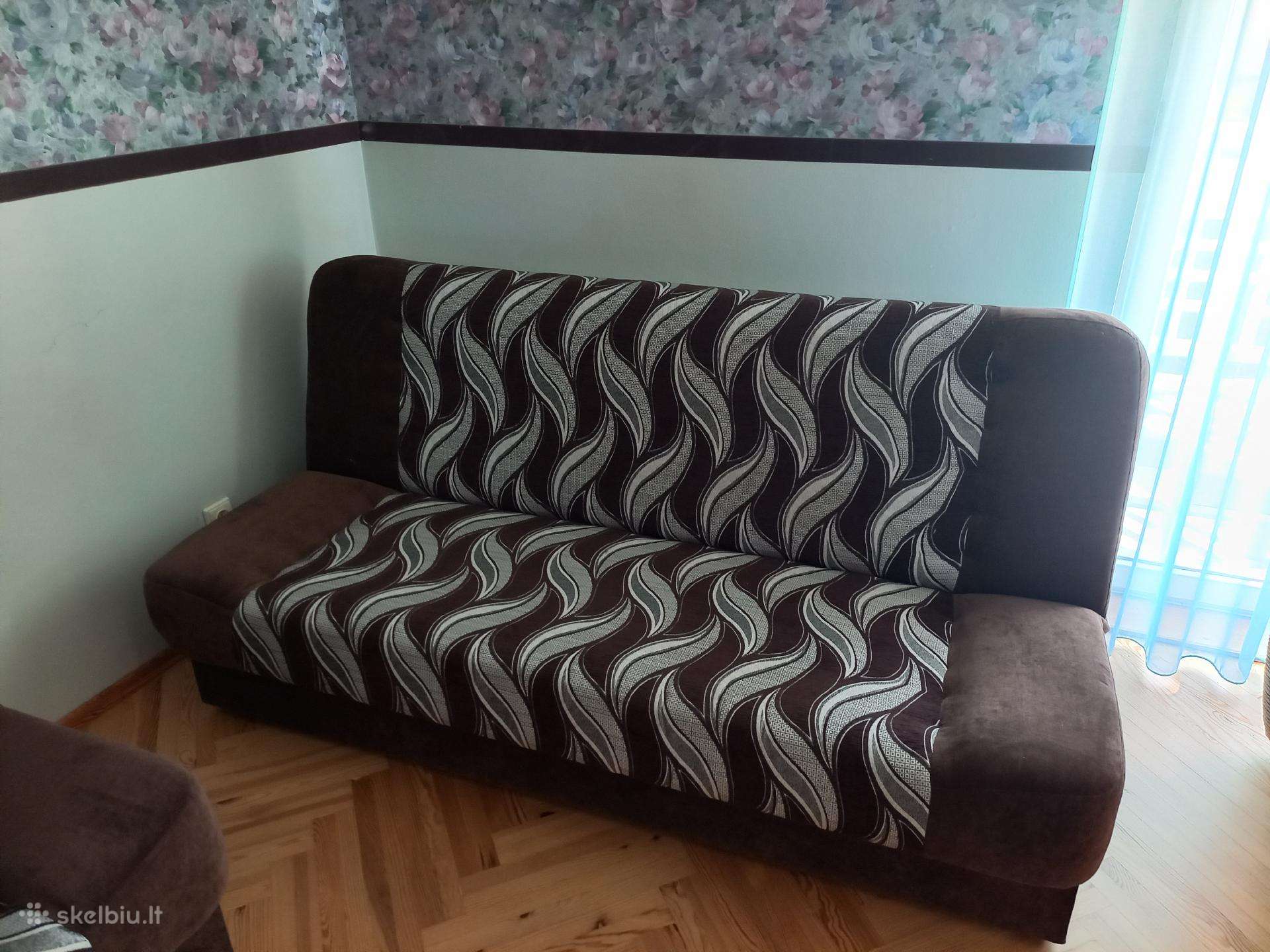 Parduodu dvi sofas lovas su antčiužiniais.
