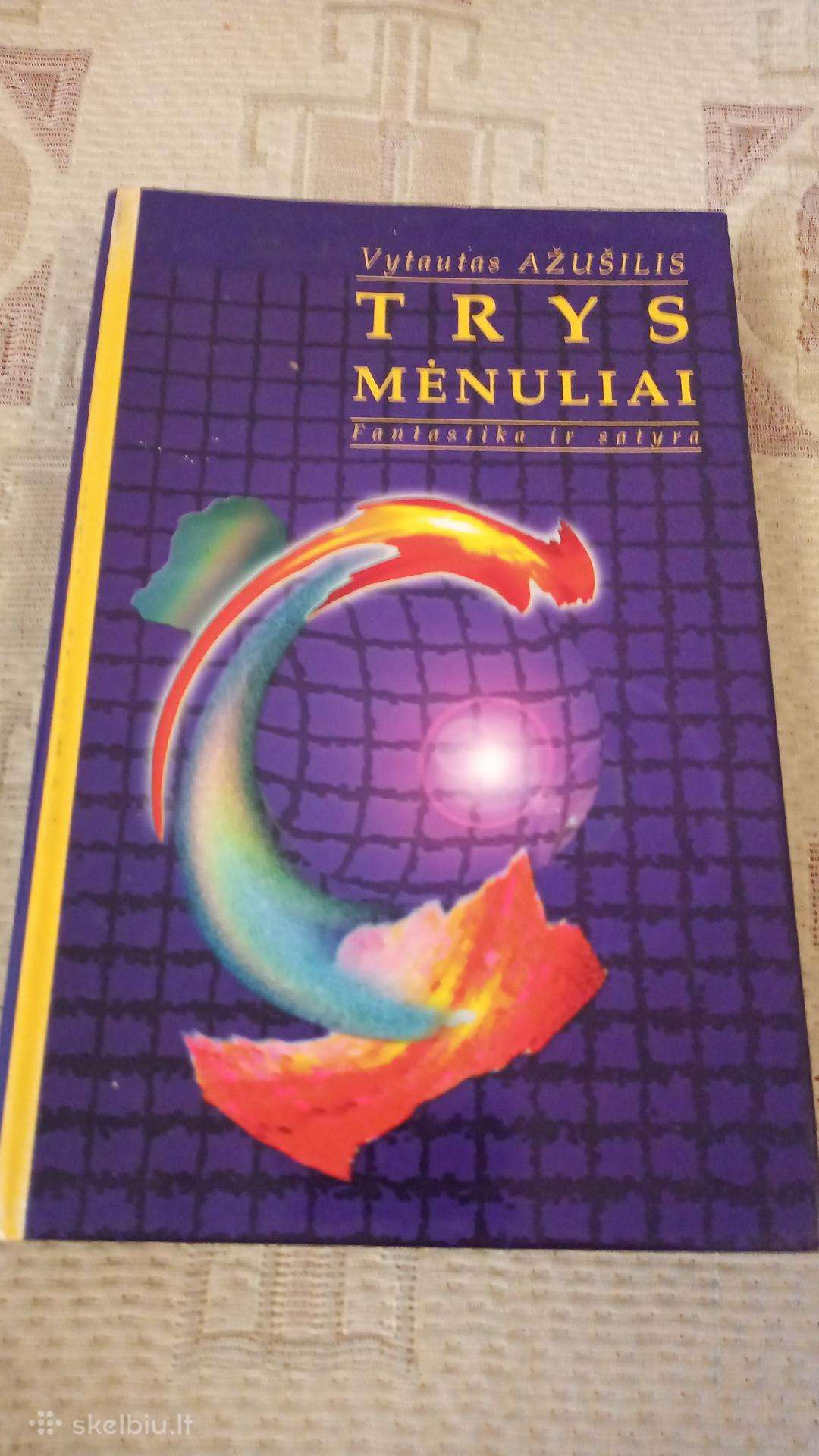 Trys mėnuliai