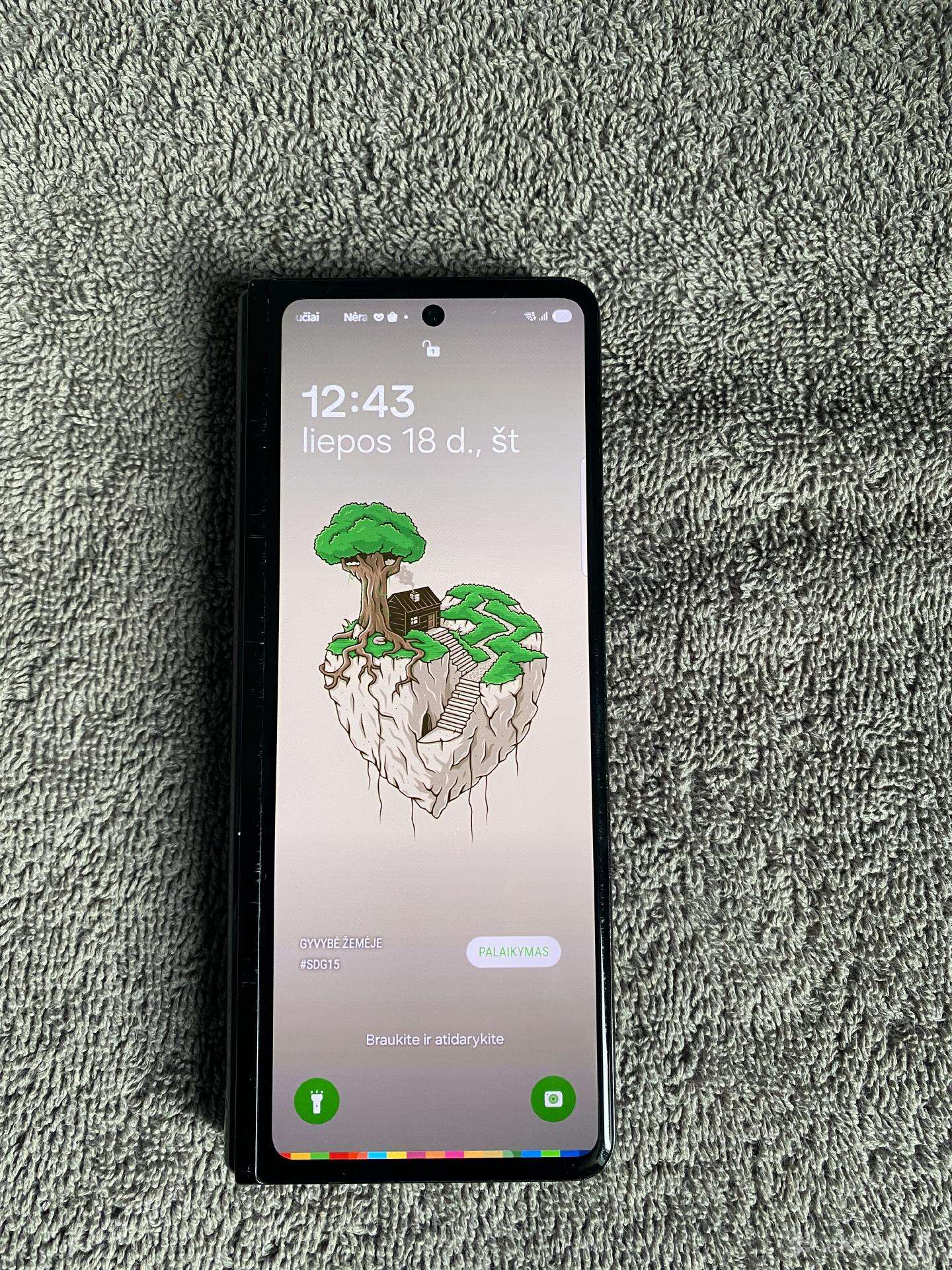 Samsung Galaxy Z Fold 3–puikios būklės, be defektų