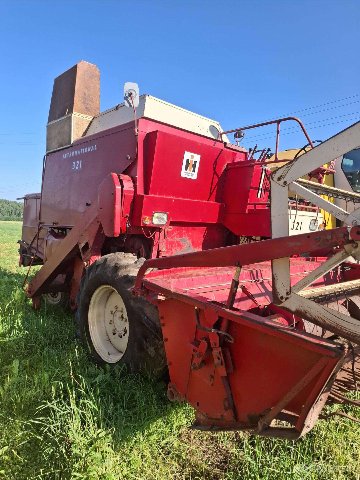 Internacional 321, combine harvesters