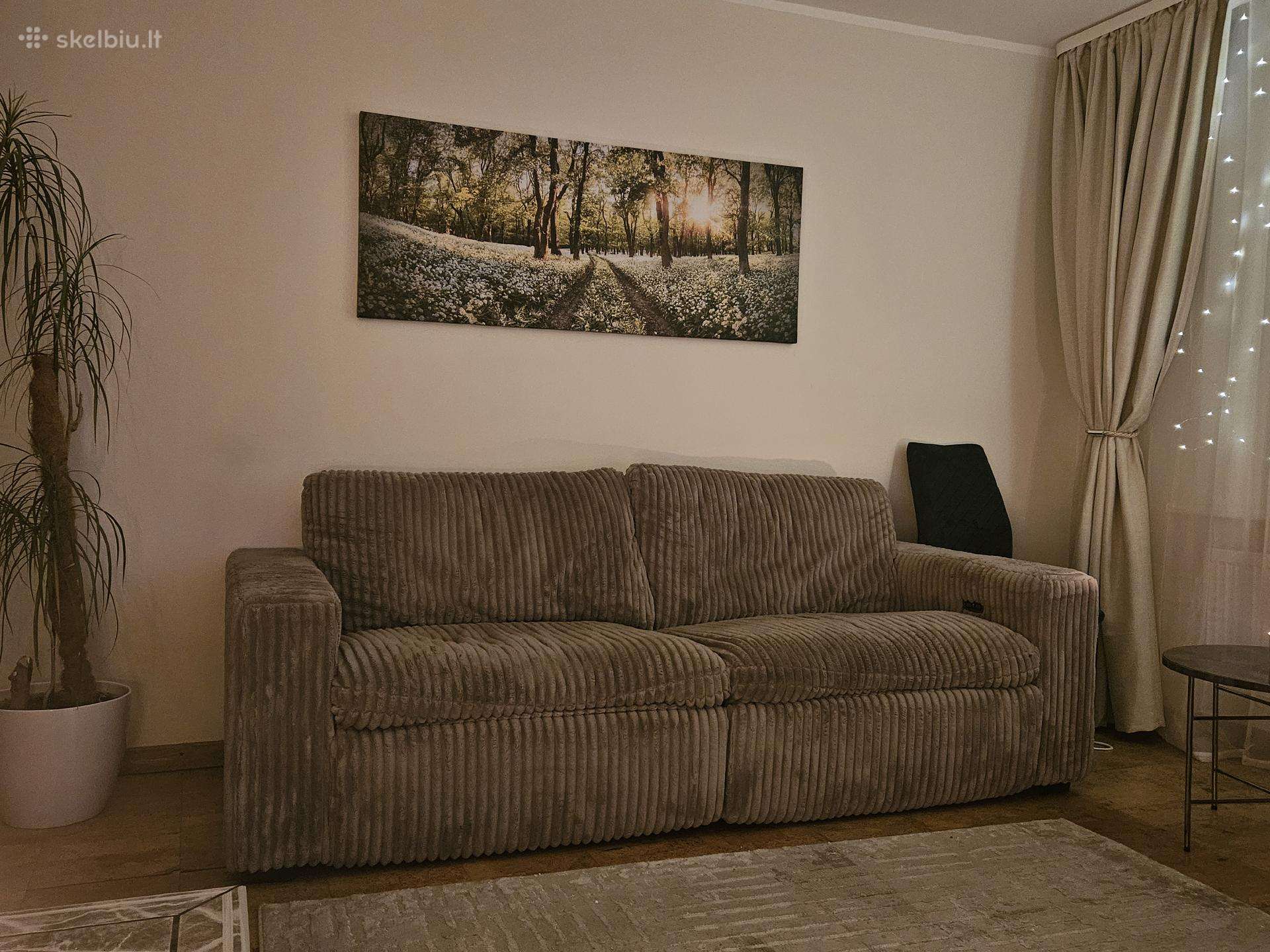 Parduodama sofa reglaineris