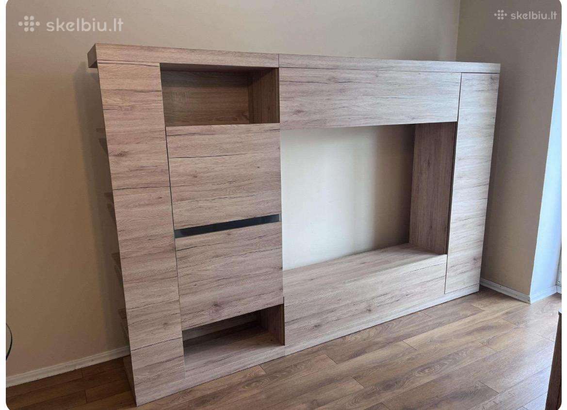 Sekcija su niša televizoriui