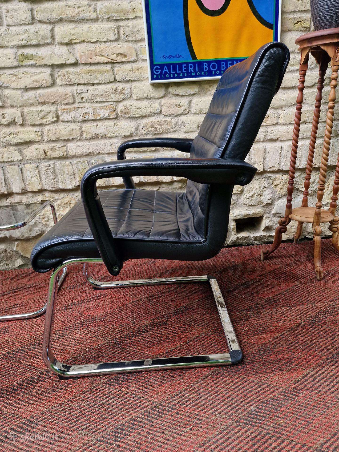 Vintažinis Bauhaus st.odinis konsolinis krėslas