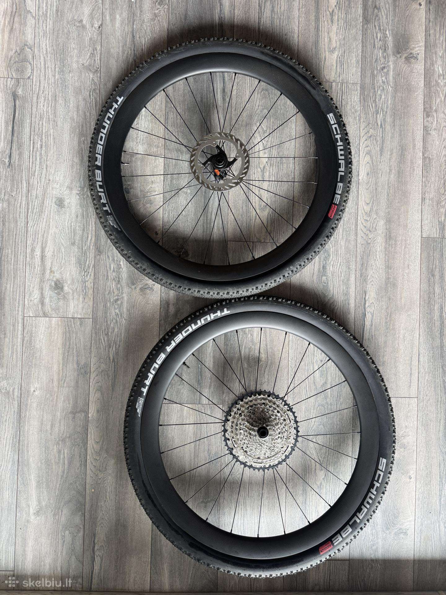 Platūs karboniniai gravel ratai 1335g 30mm vidinis