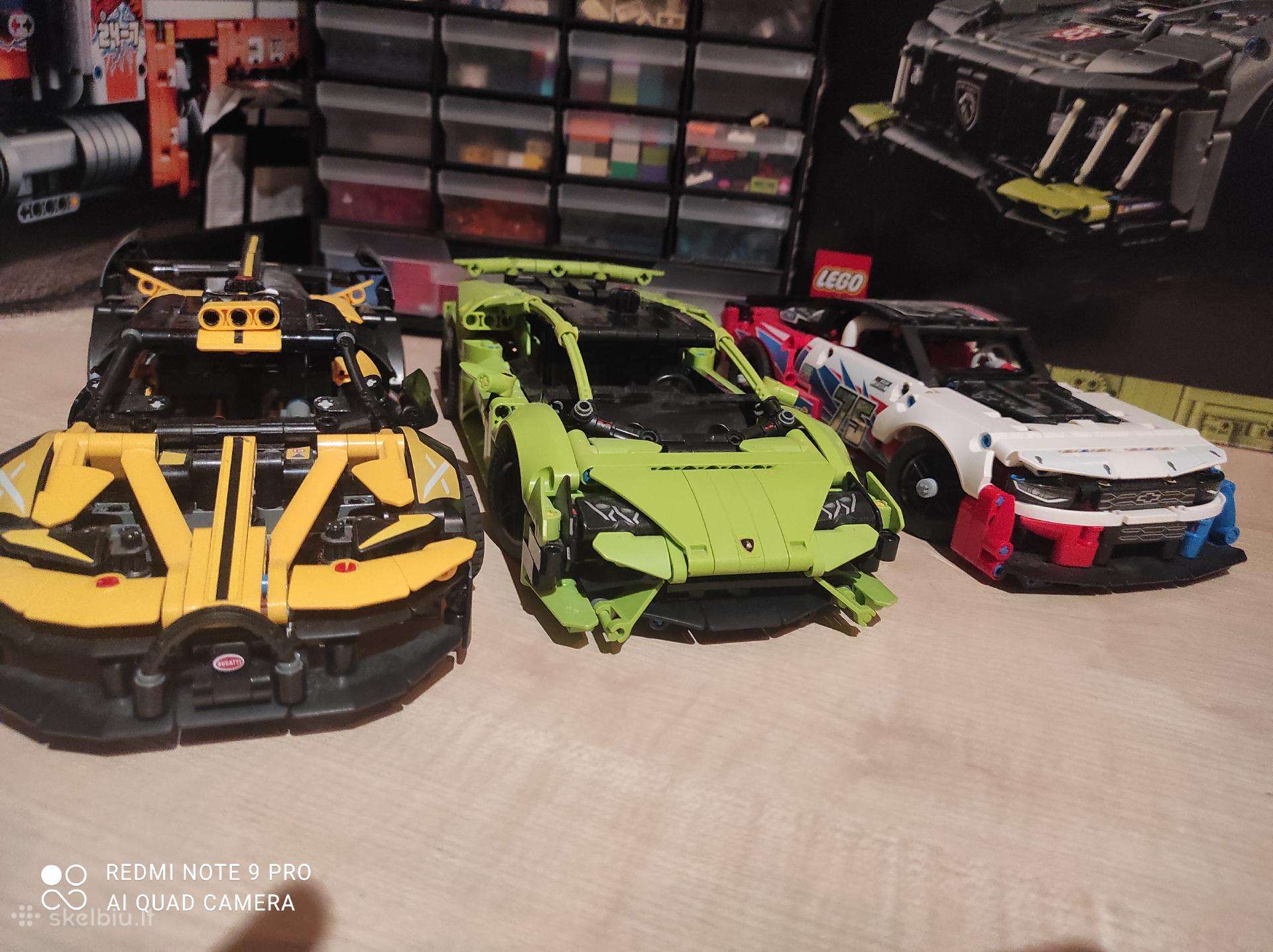 Trys lego technic automobiliai