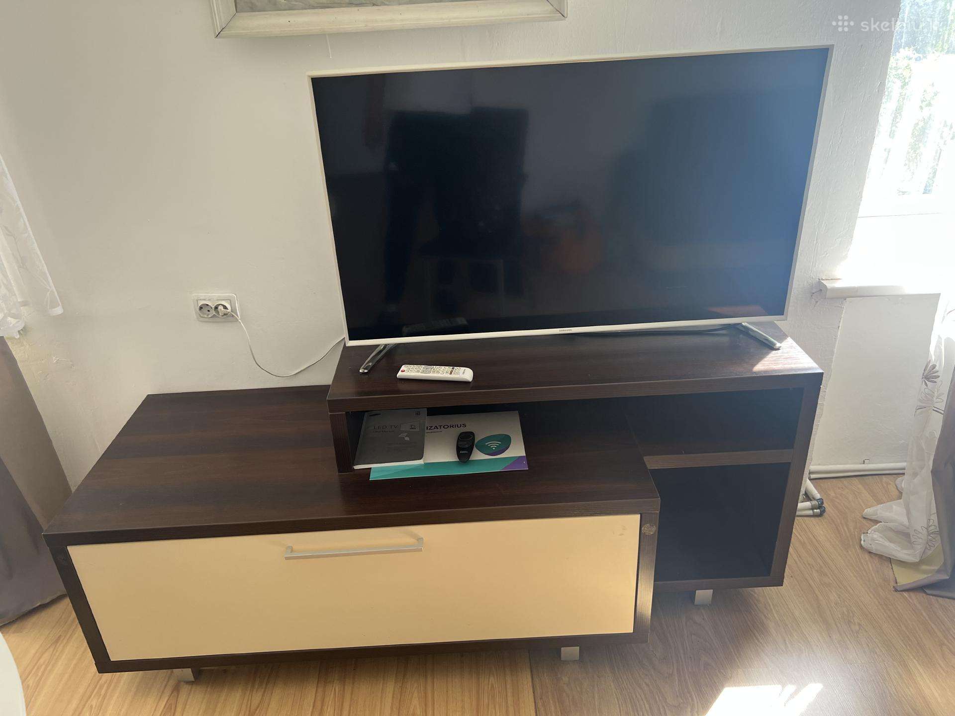 Dovanoju TV staliuką