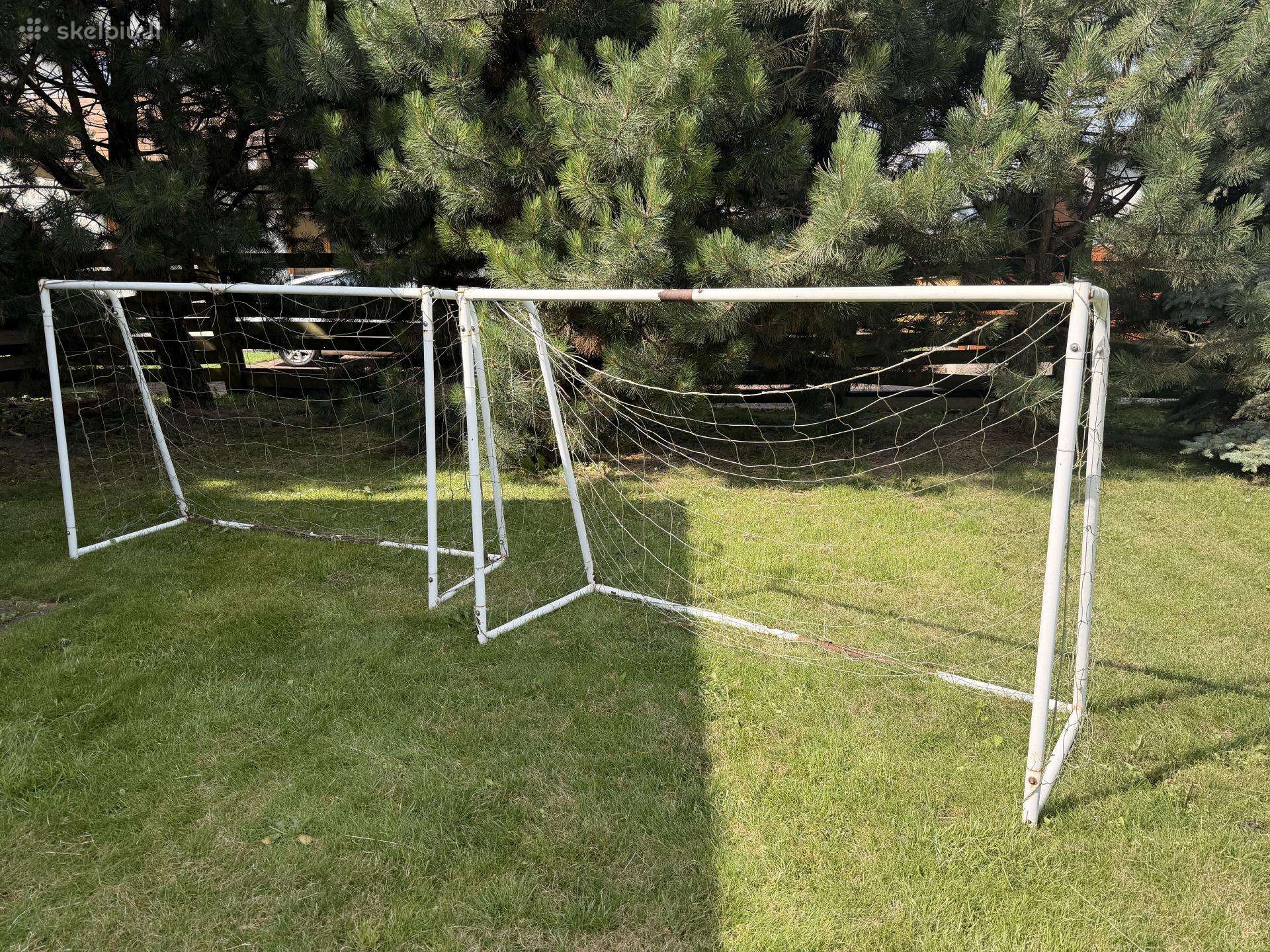 Parduodami du naudoti futbolo vartai