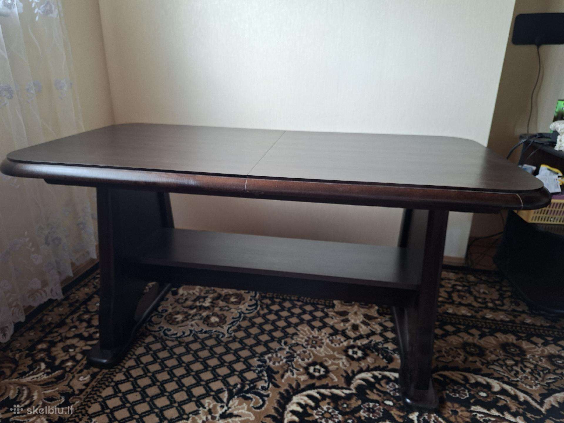 Rudo veluro ištiesiama sofa ir 2 foteliai