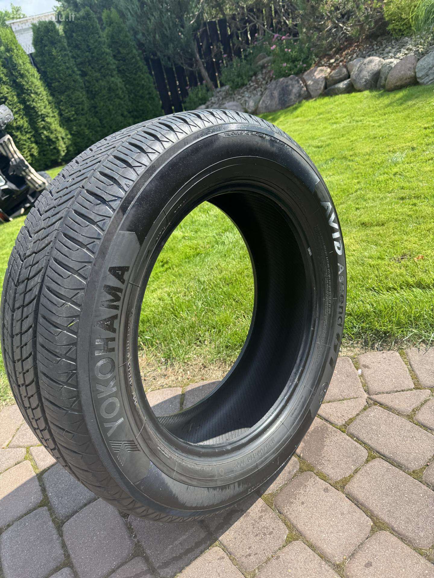 Yokohama V105 vasarinės padangos 225/60 R18 100h