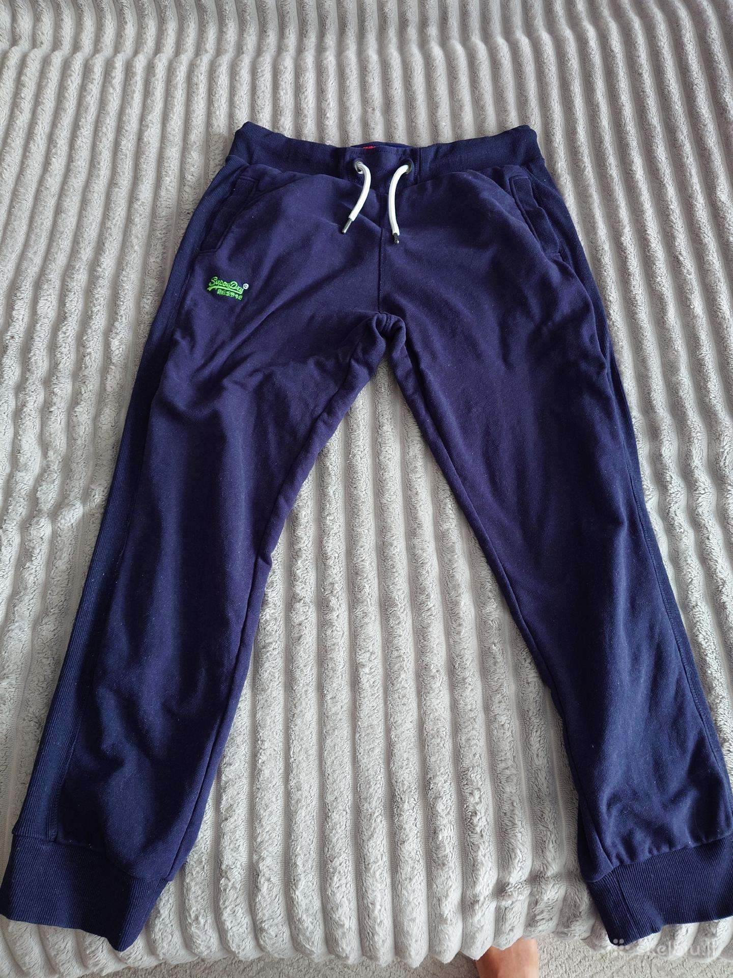 Vyriškos treningines kelnės superdry.
