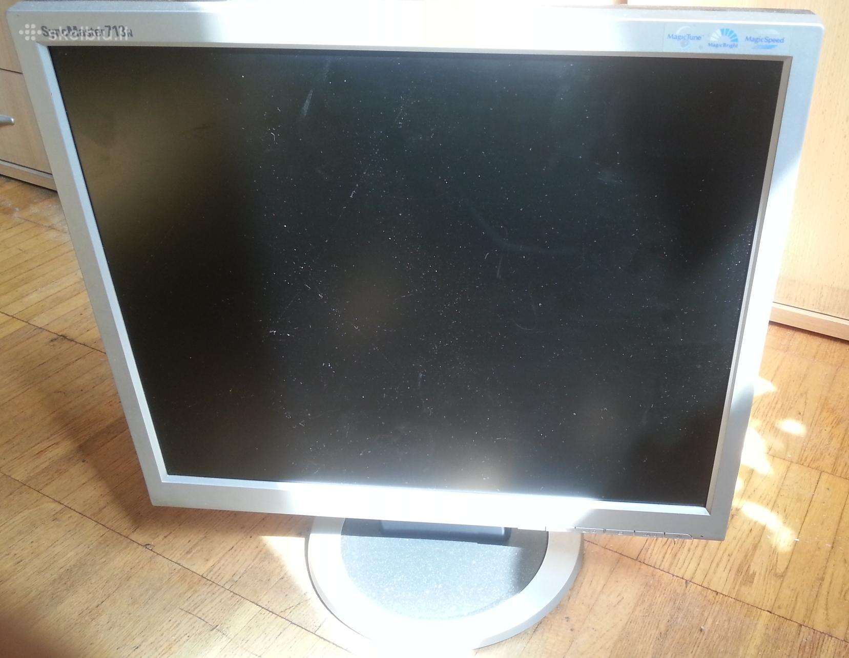Dovanojamas monitorius Samsung 713n