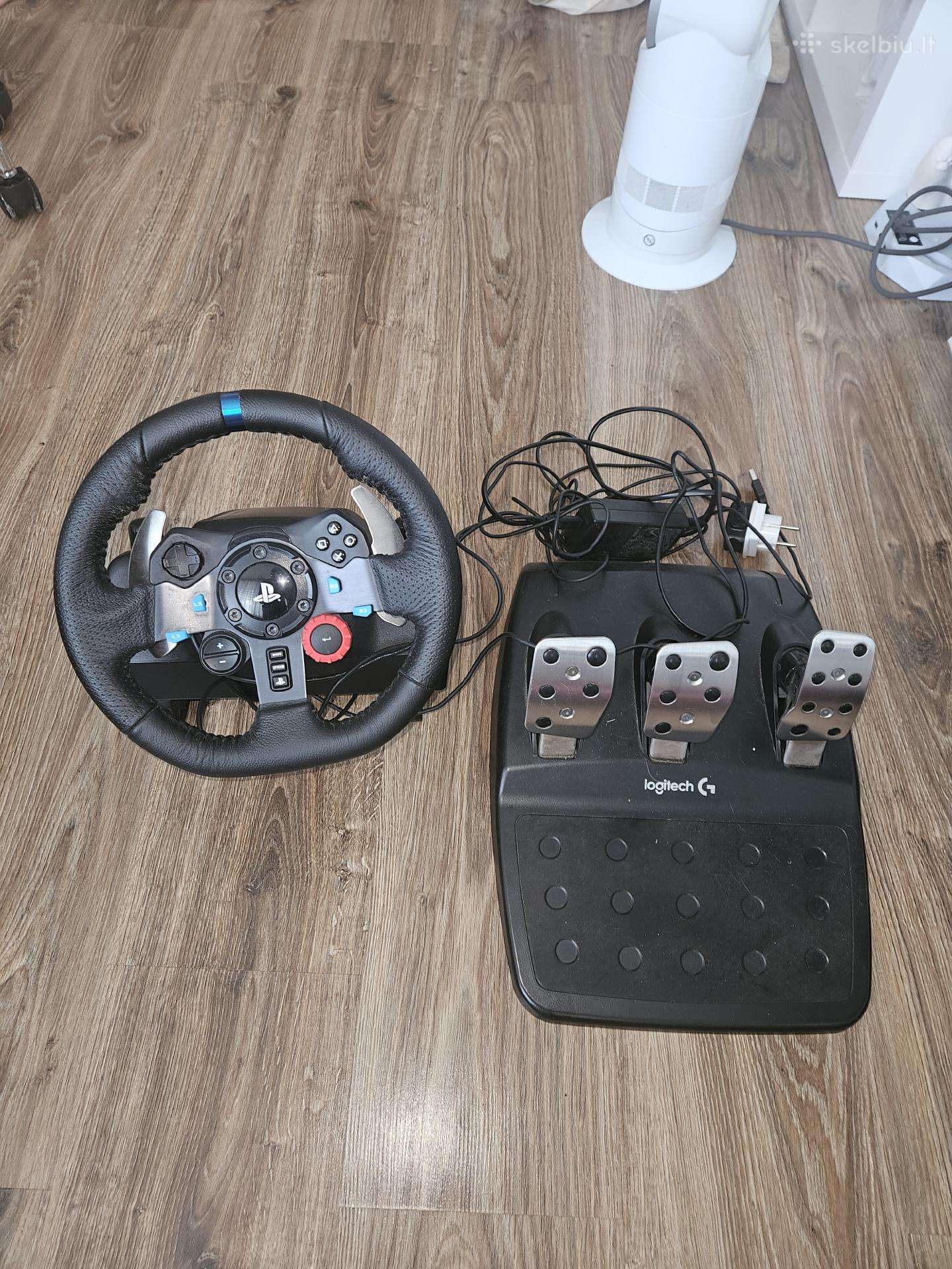 Logitech vairas su pedalais