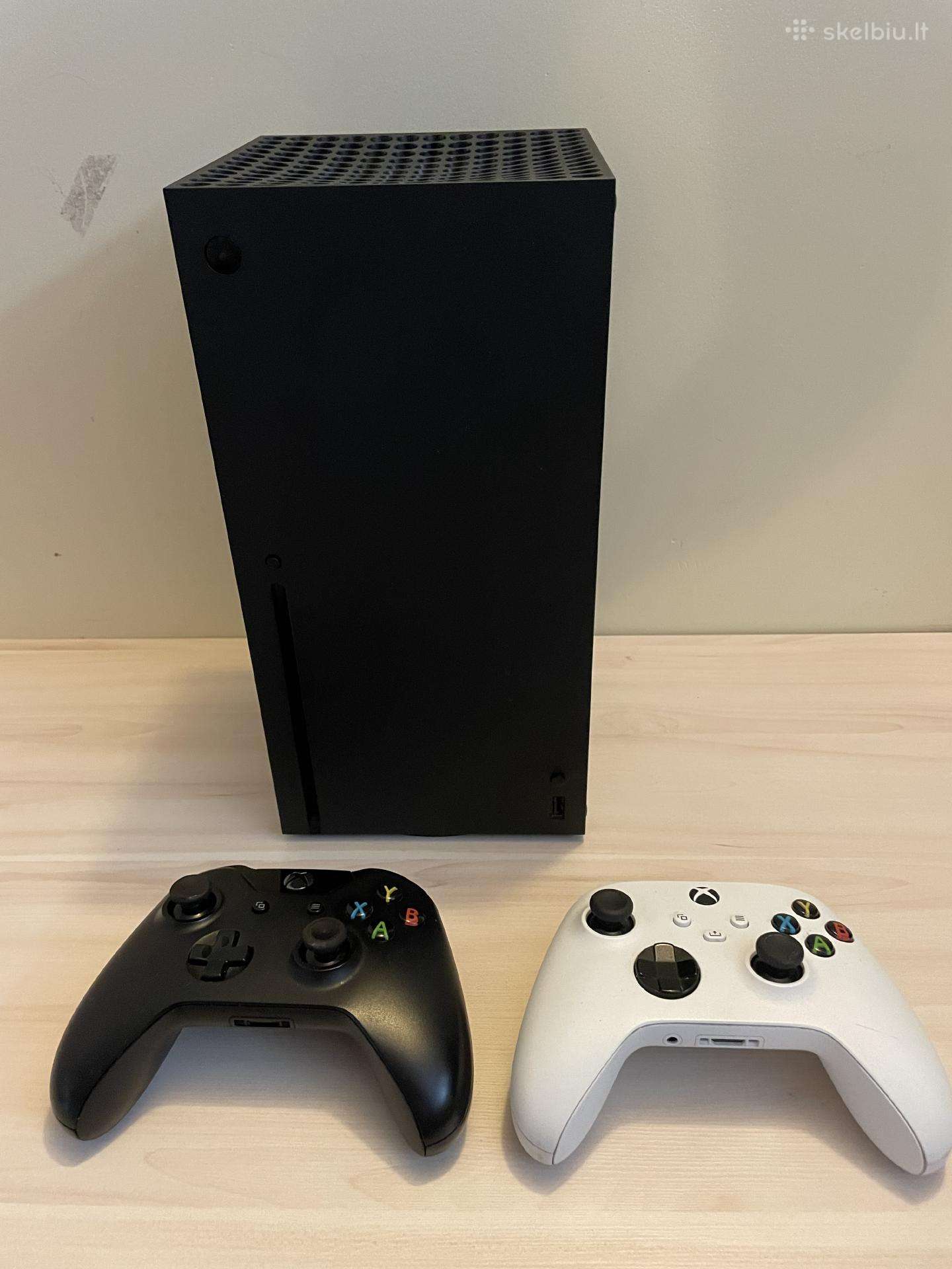 Xbox series x su 2 pulteliais