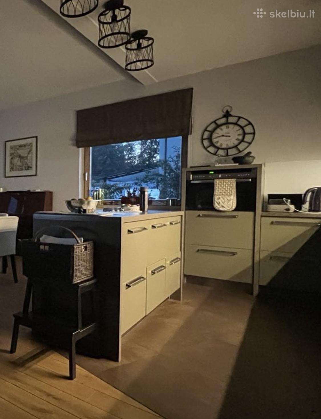 Naudotas virtuvinis komplektas su buitine technika