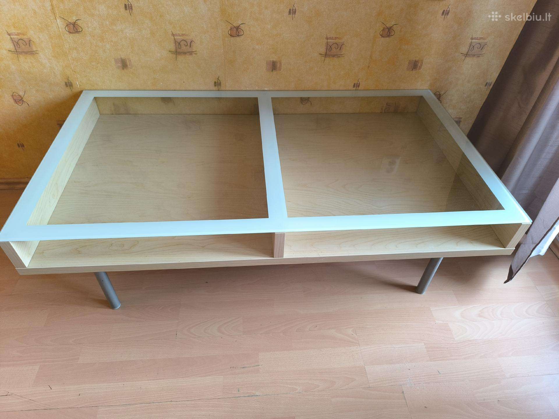 Stalas zurnalinis staliukas
