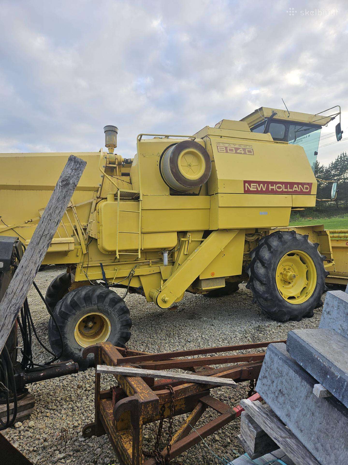 New Holland 8040