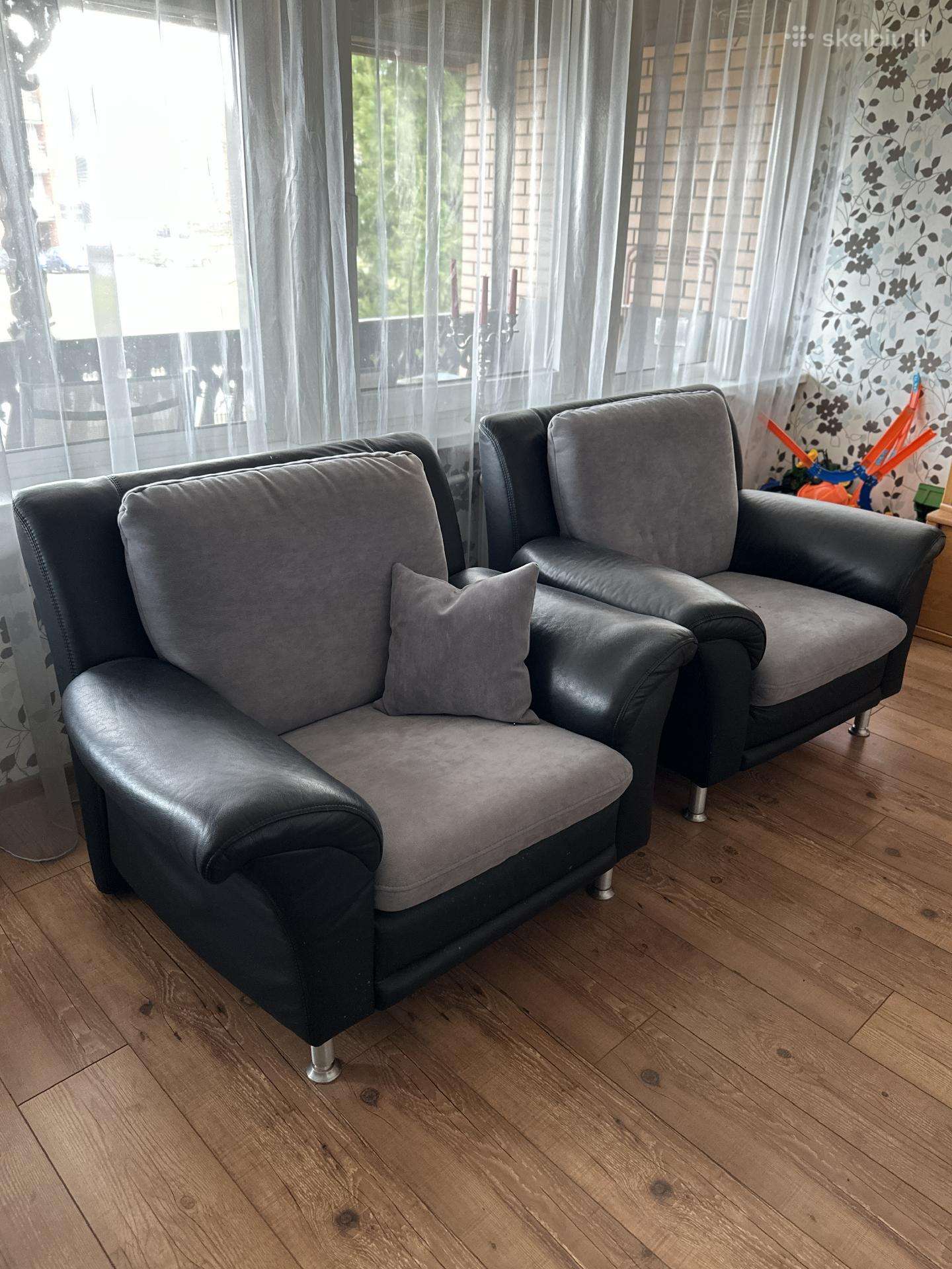 Svetainės baldų komplektas (sofa, foteliai, pufas)