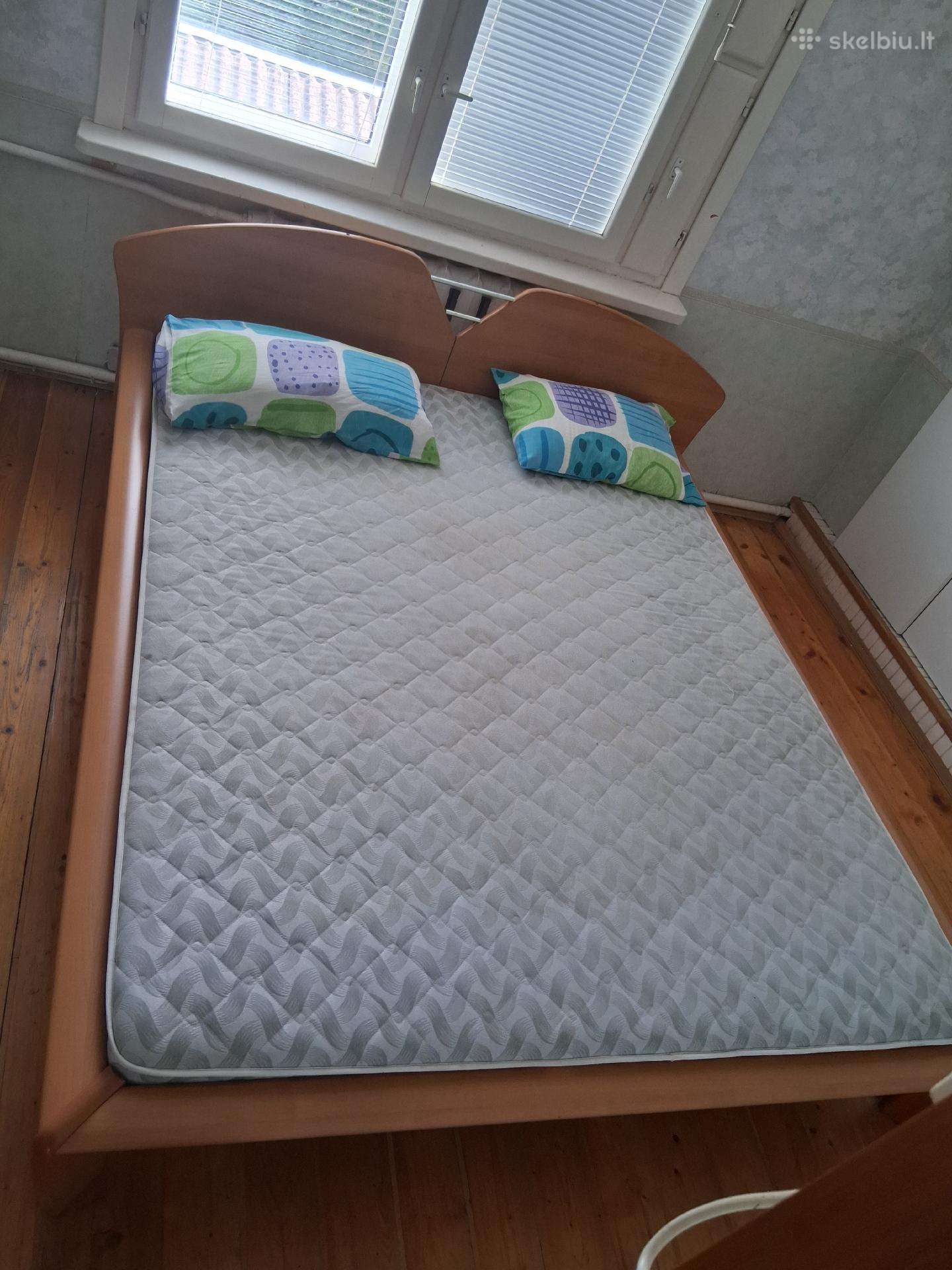 Dvigulę lovą su čiužiniu