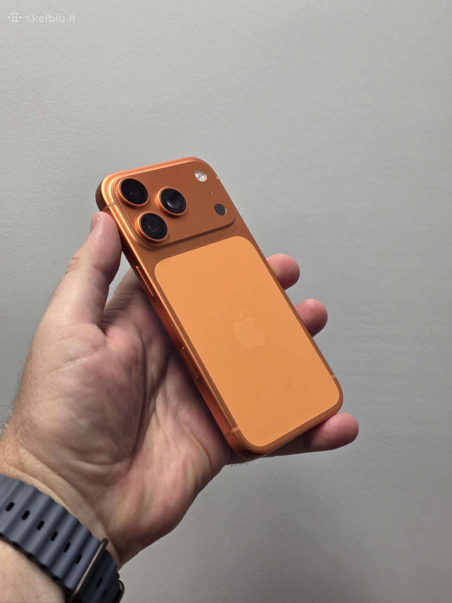 Apple iPhone 17 Pro, Cosmic Orange