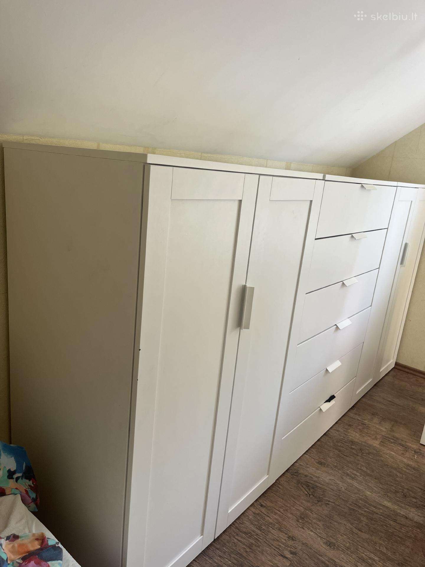 Ikea spintelė iš trijų dalių