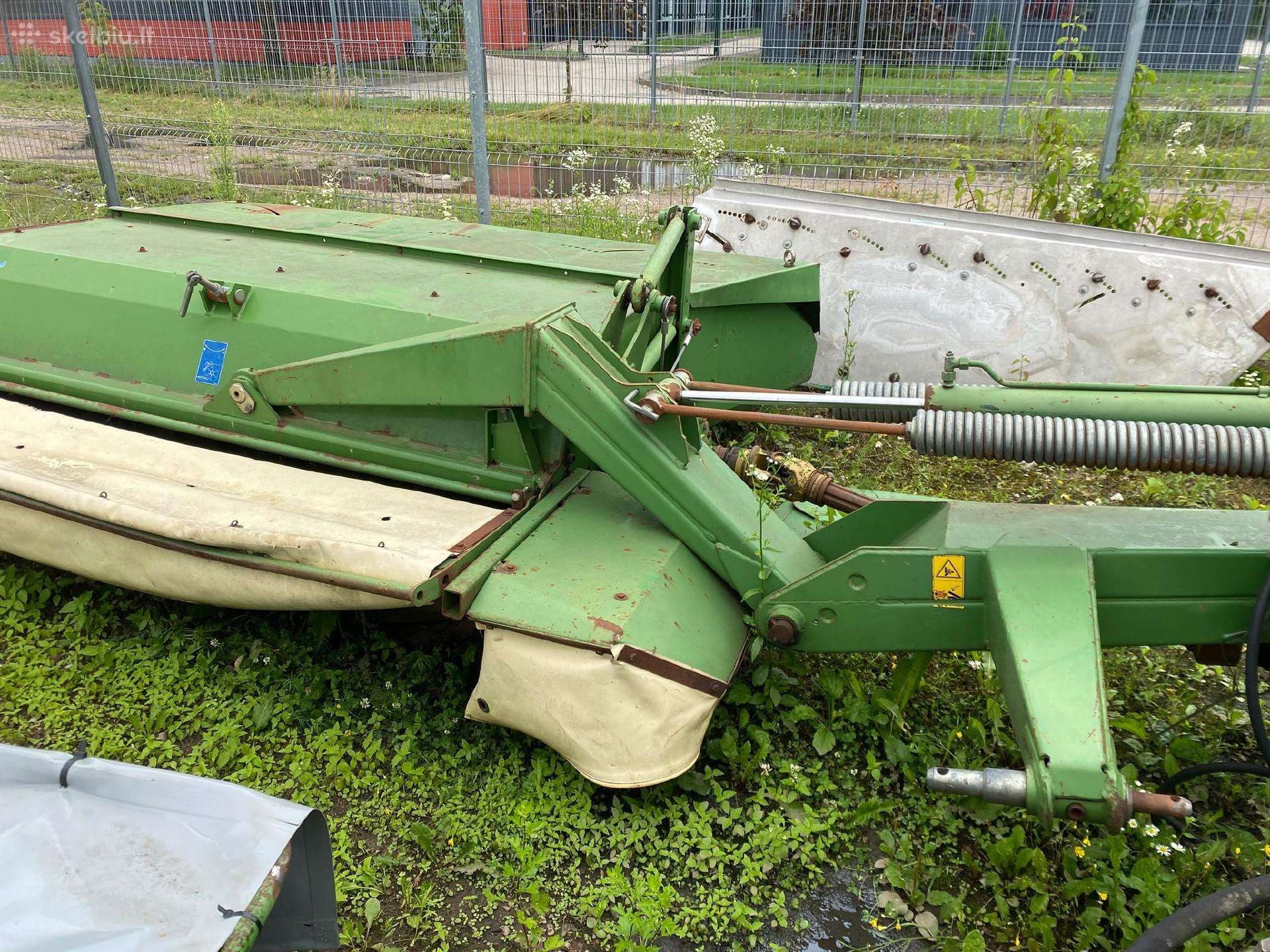 Pakabinama sienapjove krone 320 su plausintuvu