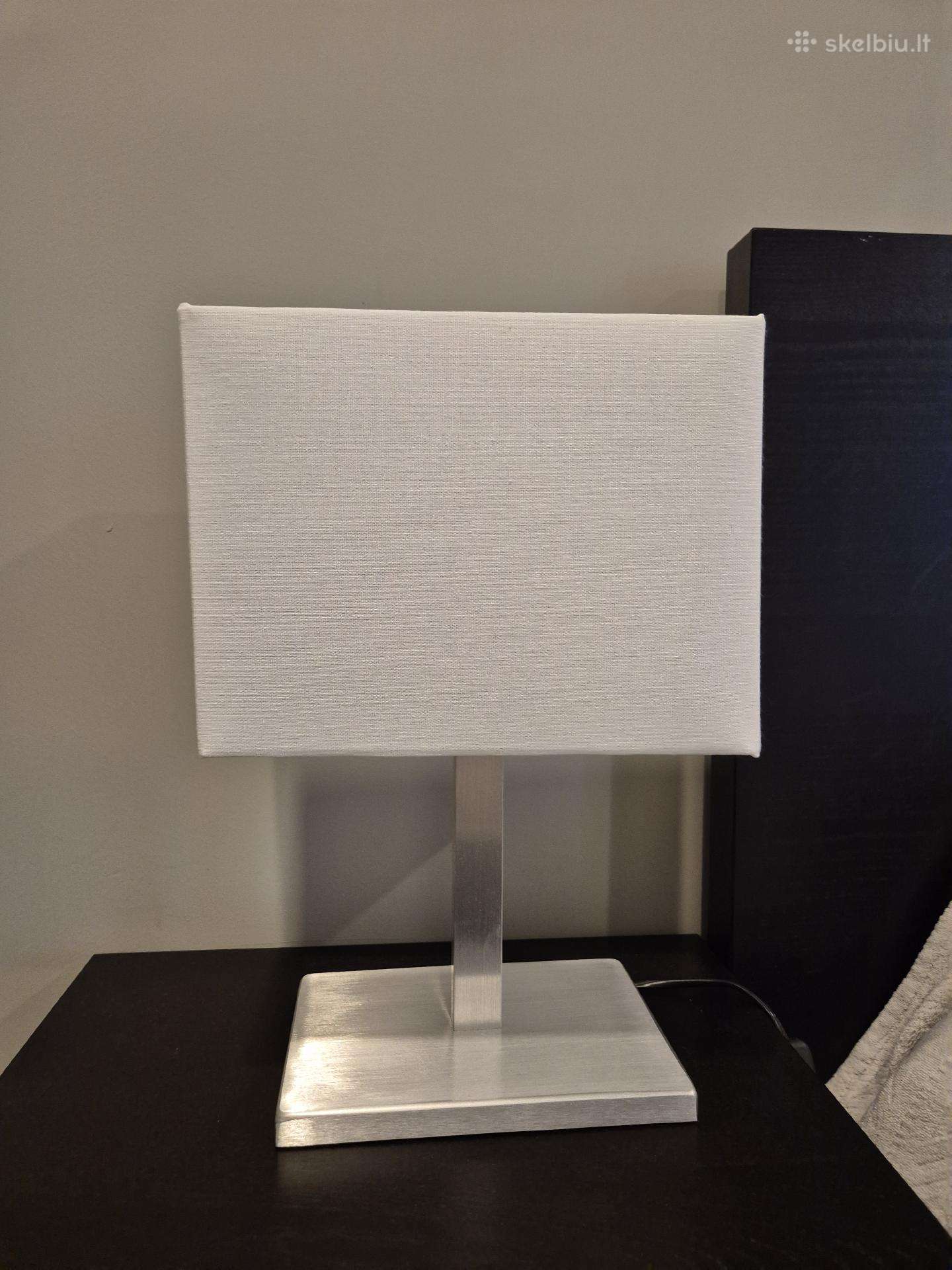 Ikea lempa prie lovos staliuko