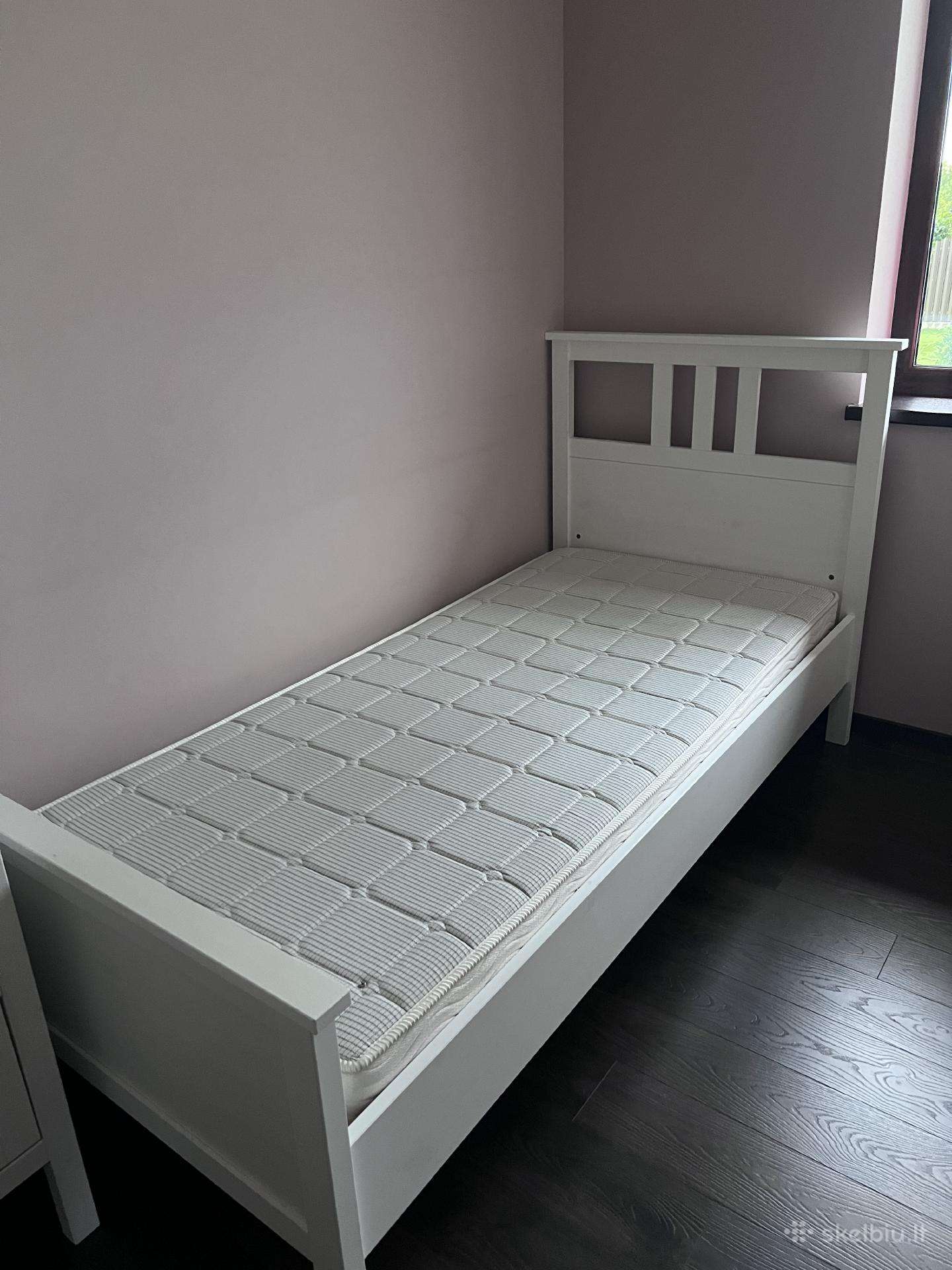 Ikea viengulė lova su Dormeo čiužiniu ir staliuku