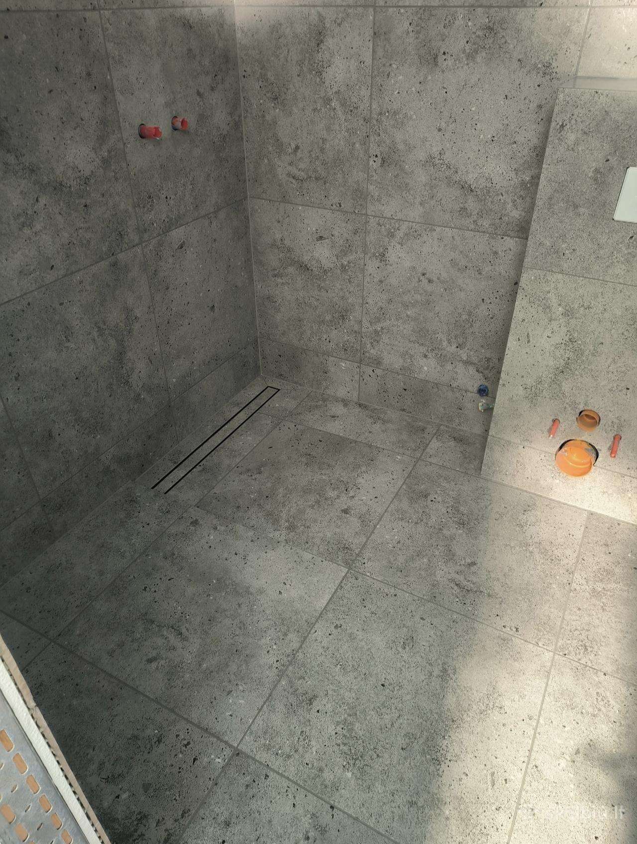 Profesionalus plytelių klijavimas 20 metųpatirtis