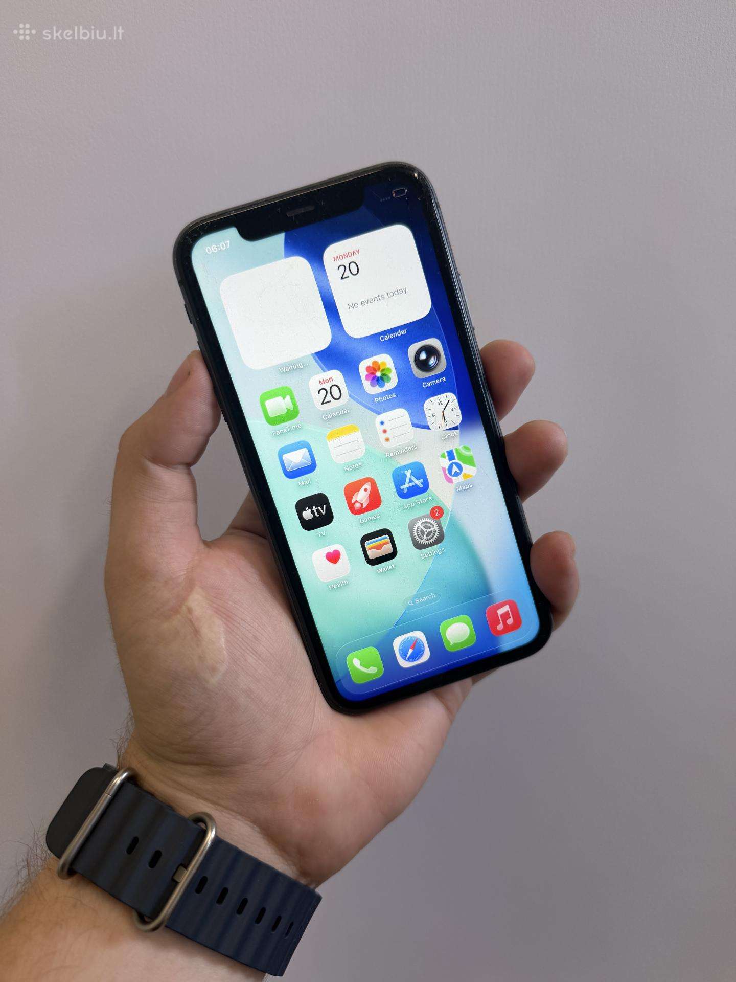 iPhone 11 64 - 100%