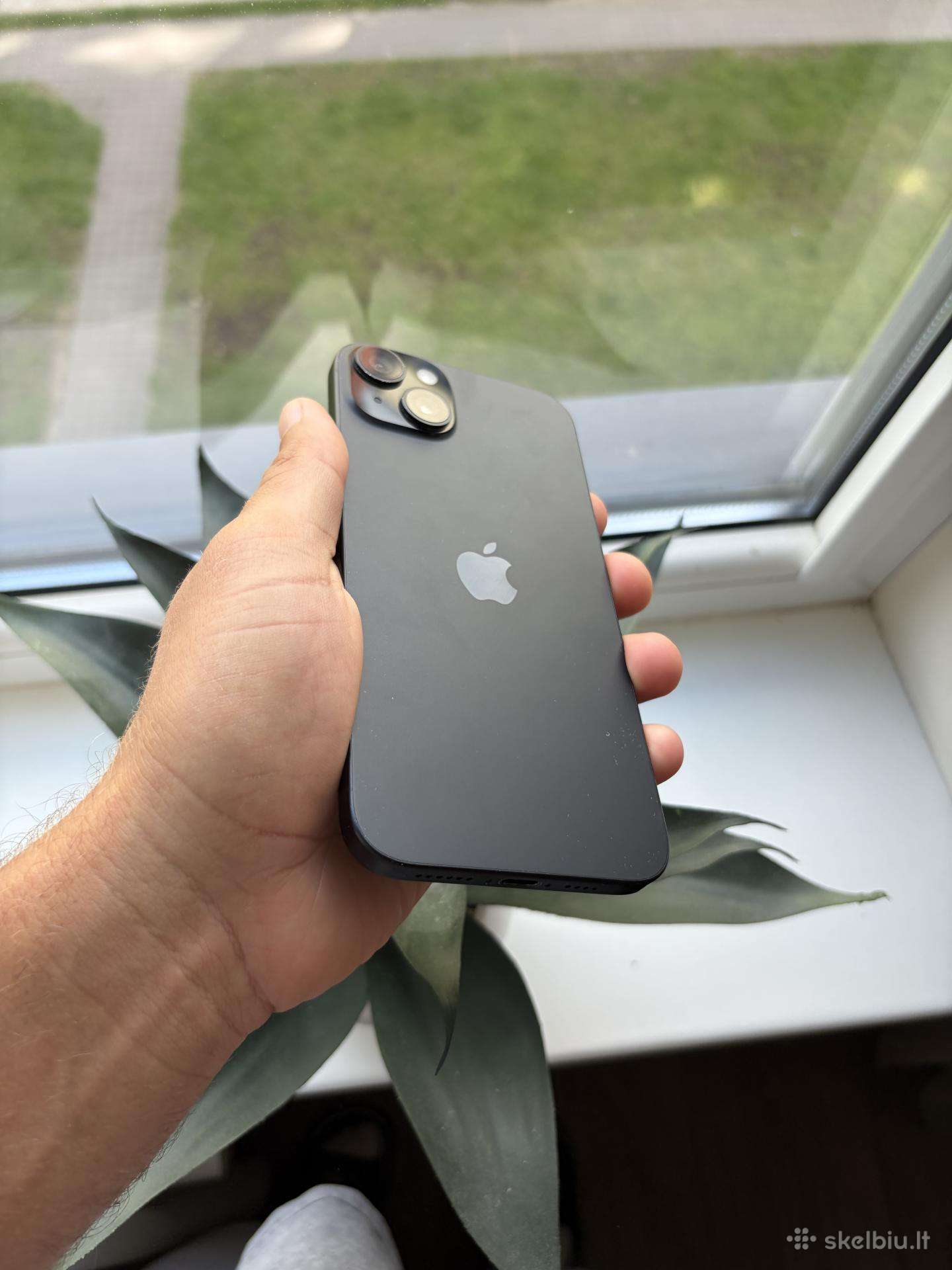 iPhone 15 plus 128gb 88% baterija.