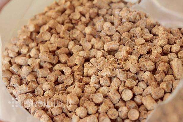 Briketai, granules