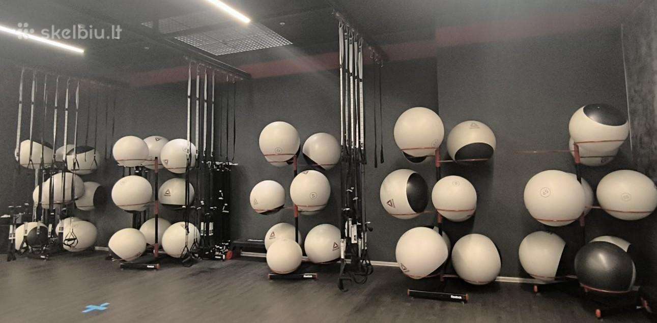 Gimnastikos kamuoliai su stovu