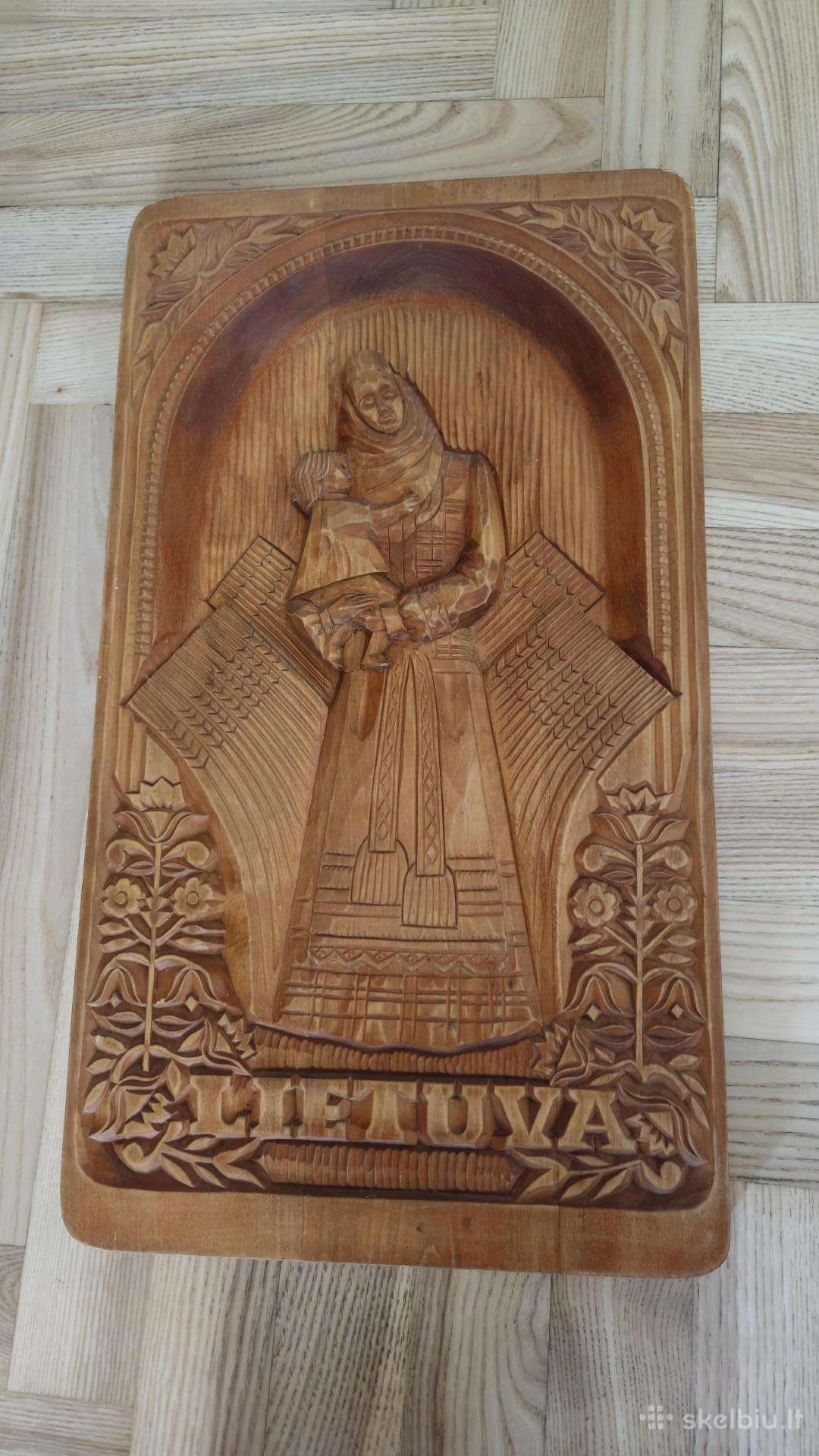 Medžio drožinys "Lietuva"