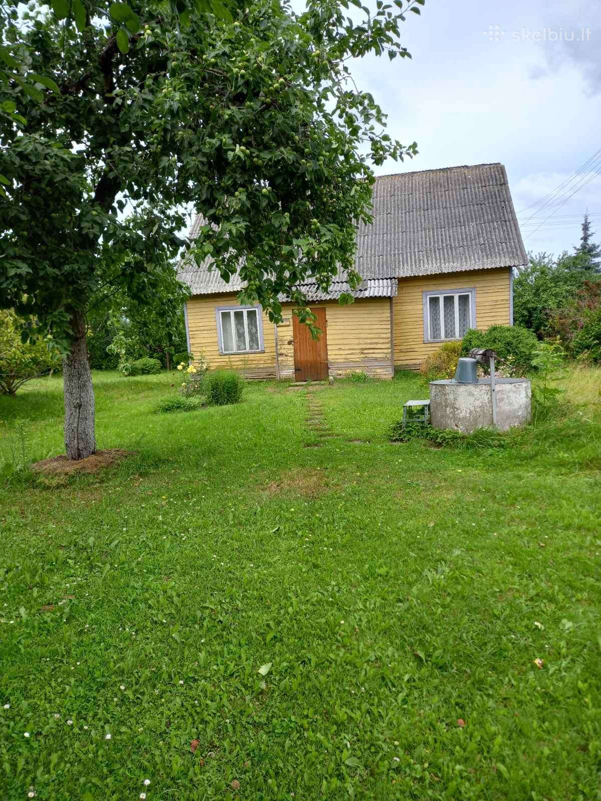 Namas su ūkiniu pastatu