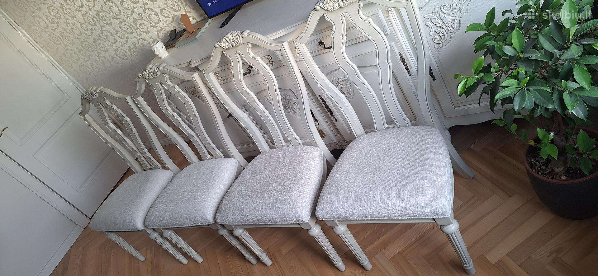 Naujos kėdės
