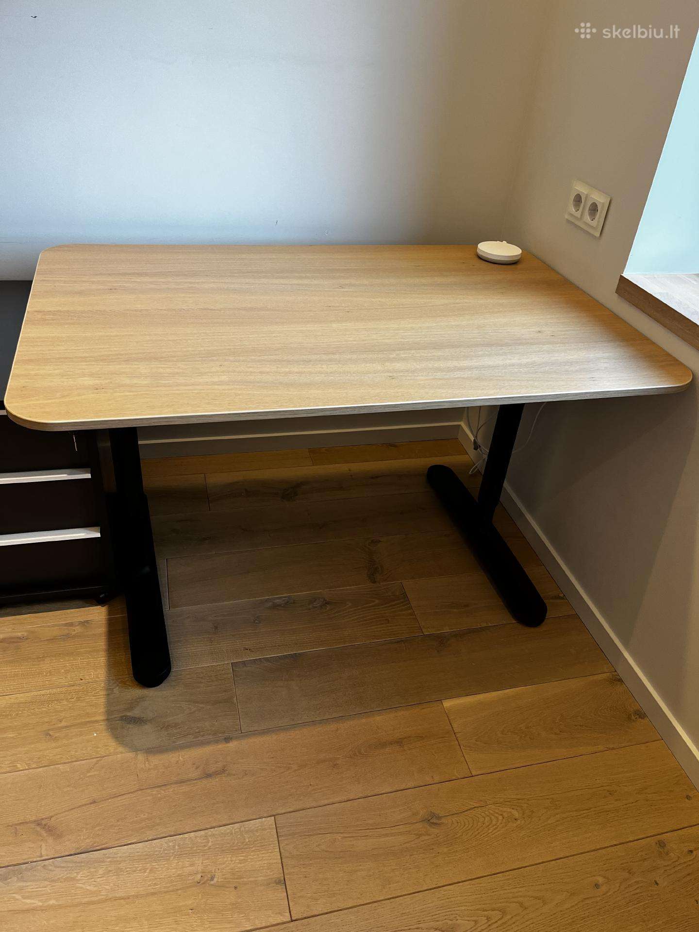 Ikea Trotten reguliuojamo aukščio stalas