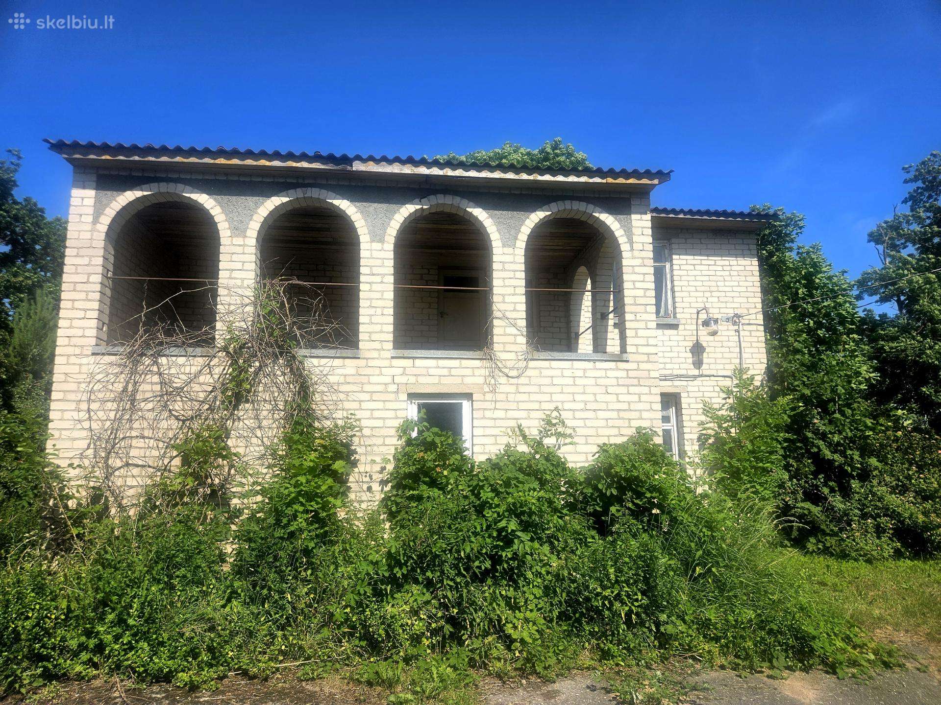 Namas su mansarda