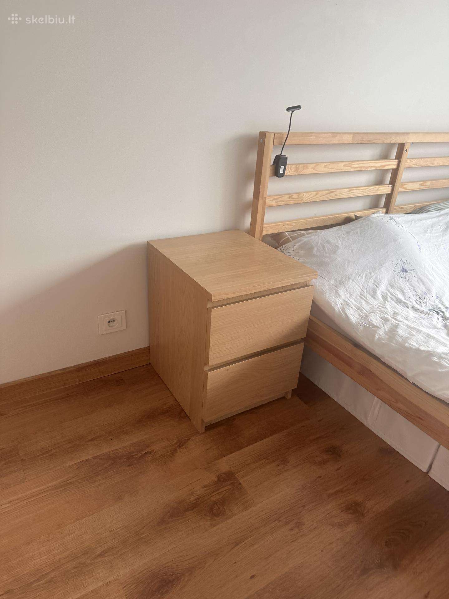 Dvi lovos spinteles po 20€