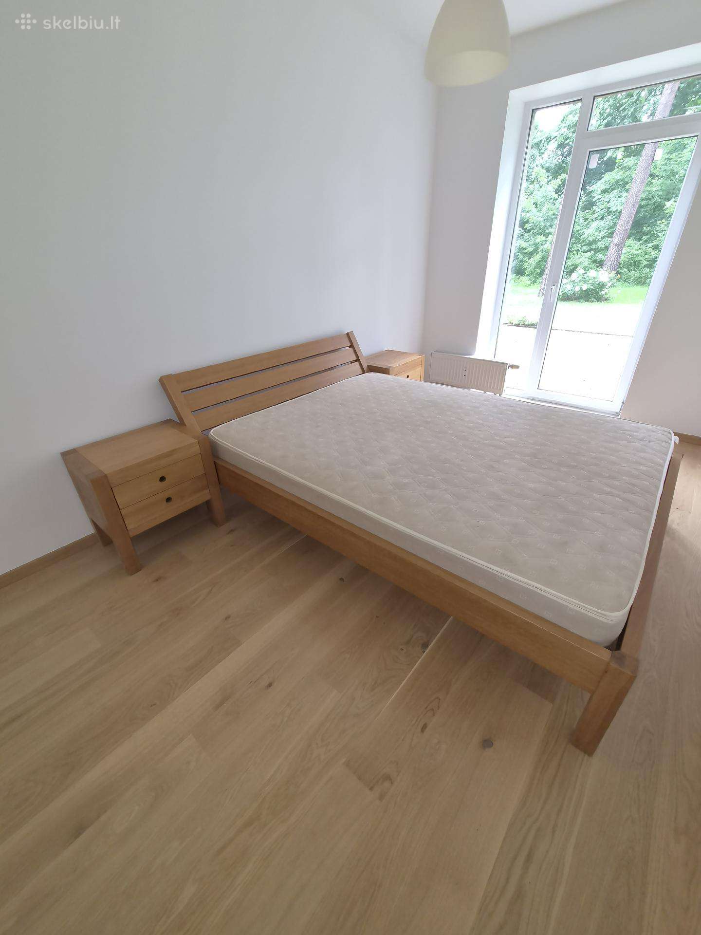 Ažuolo masyvo dvigule lova