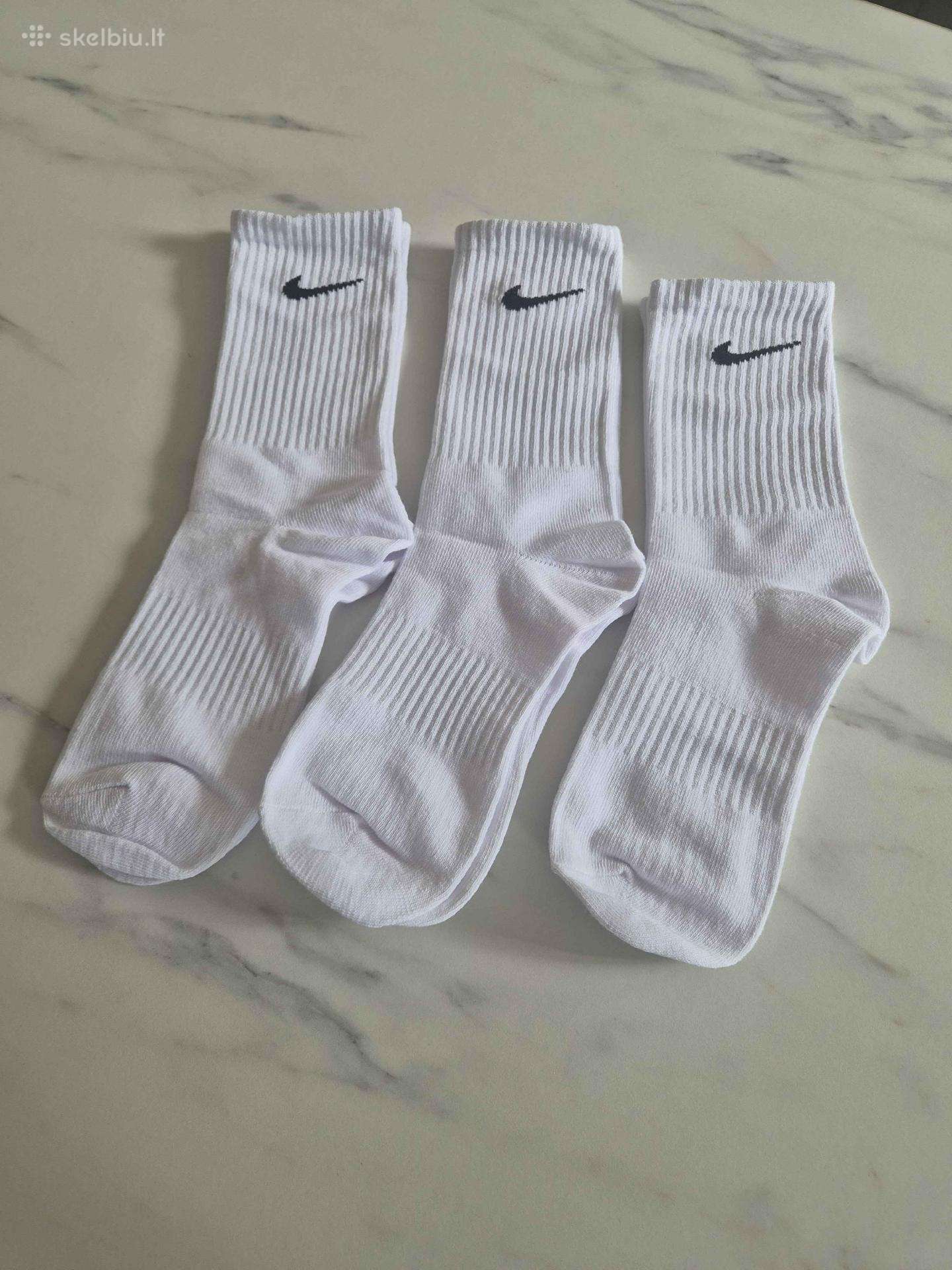 Naujos baltos Nike kojinės (3 porų pakuotė)