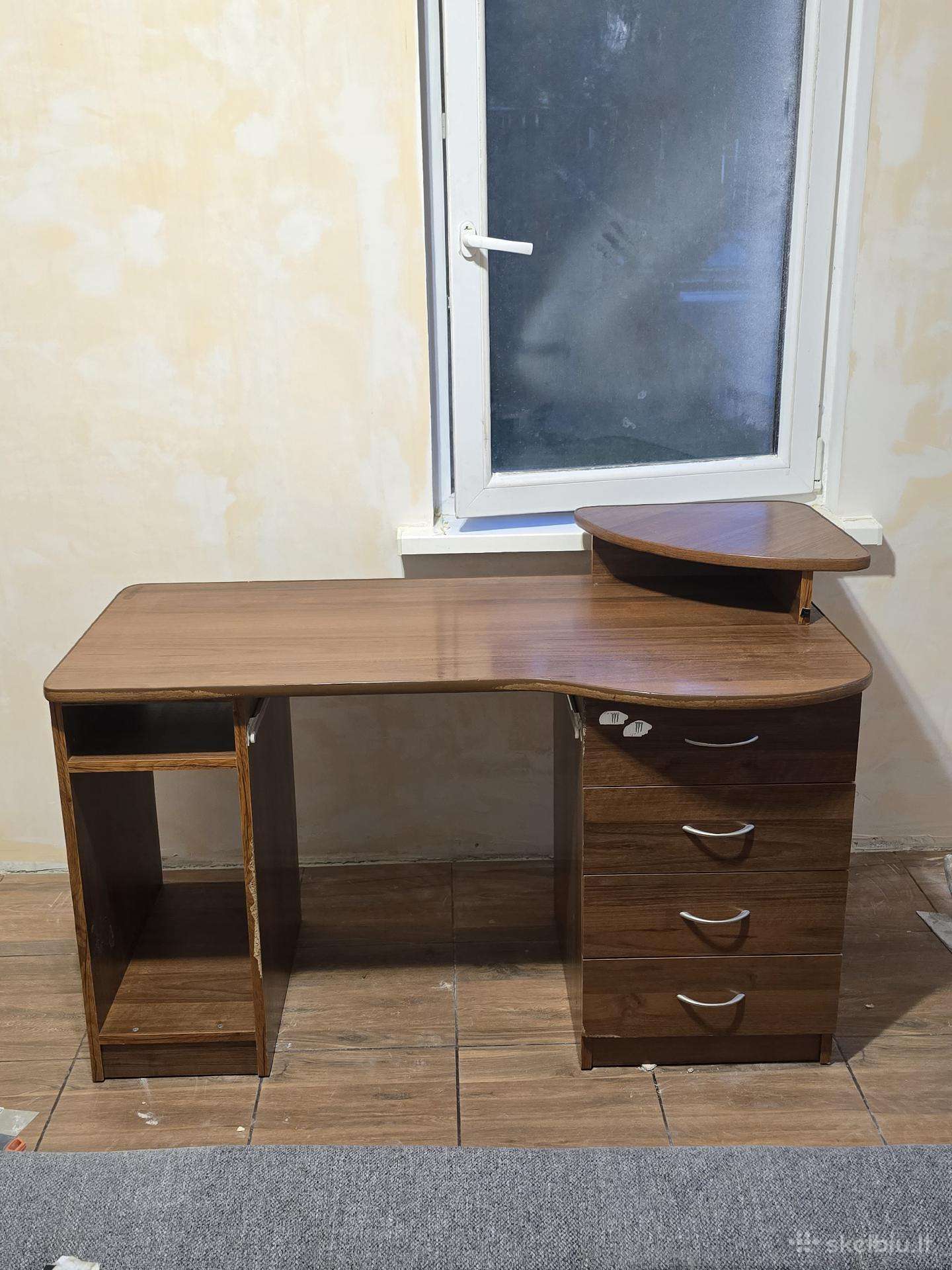 Tvirtas rašomasis stalas