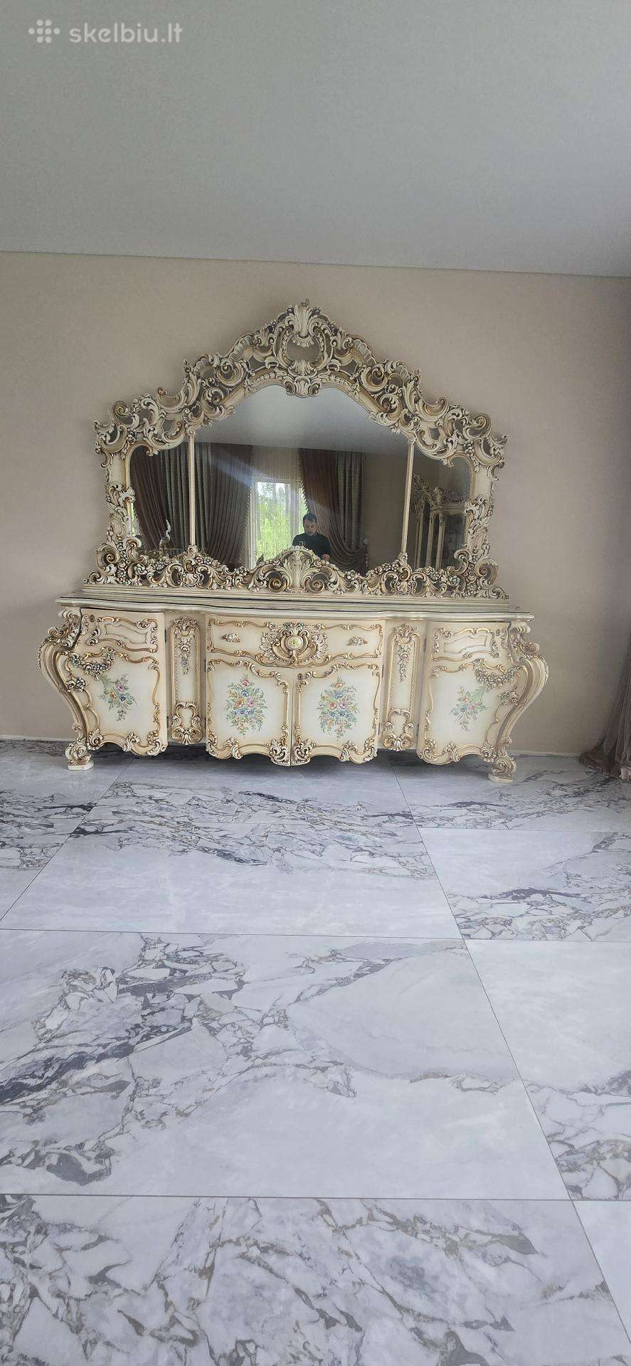 Parduodamas originalus „silik“ svetainės baldų kom