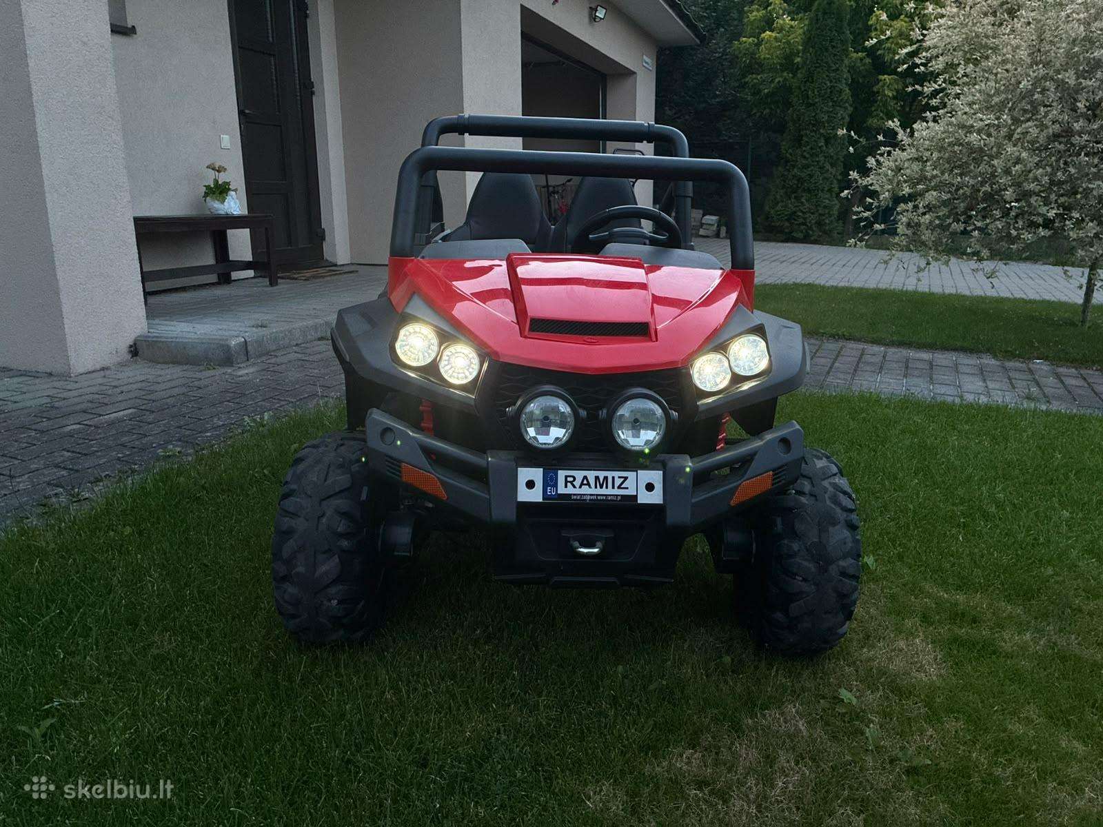 Vaikiškas dvivietis akumuliatorinis automobilis