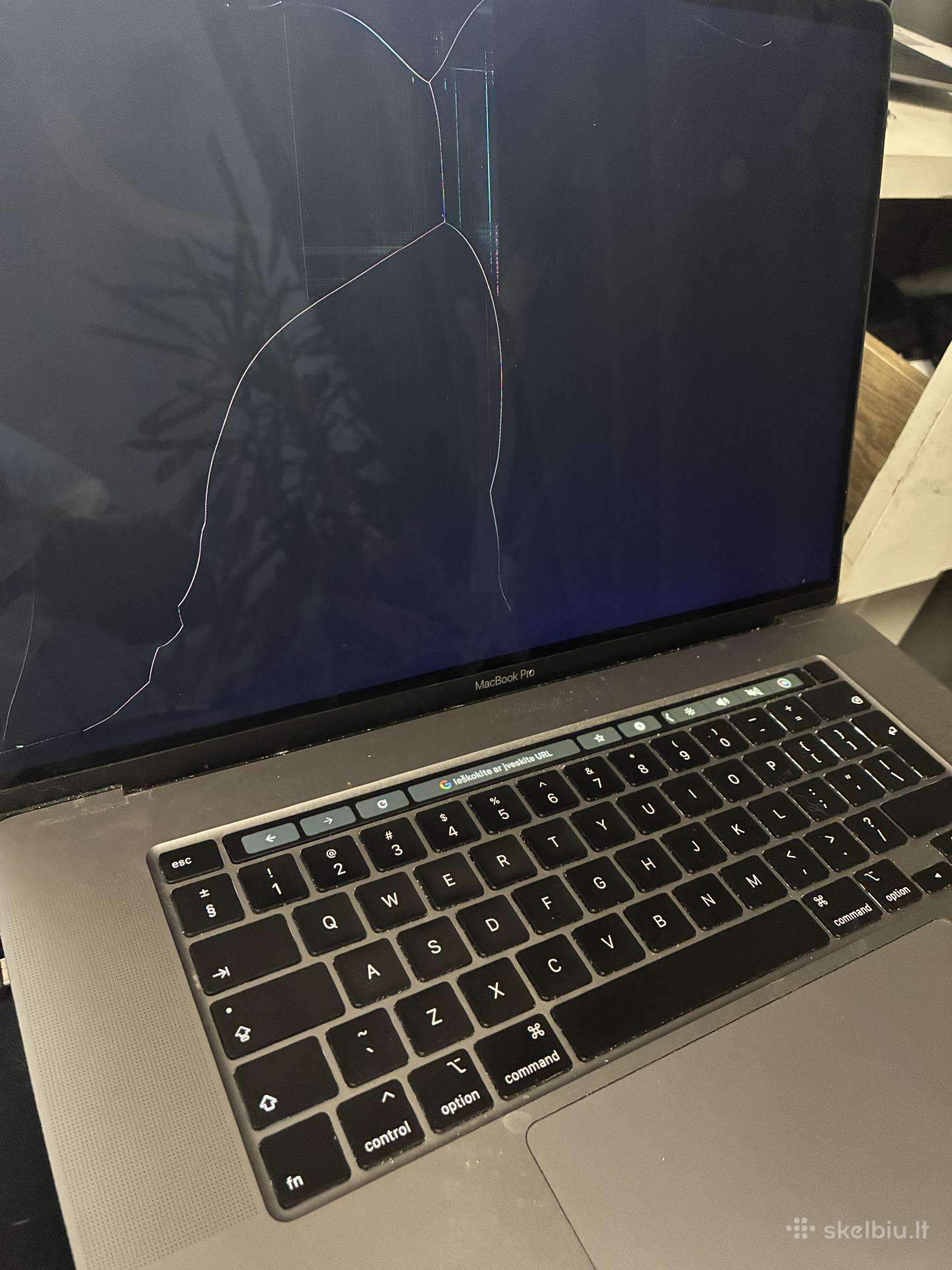 MacBook Pro 16" (2019) A2141 – sudužęs ekranas