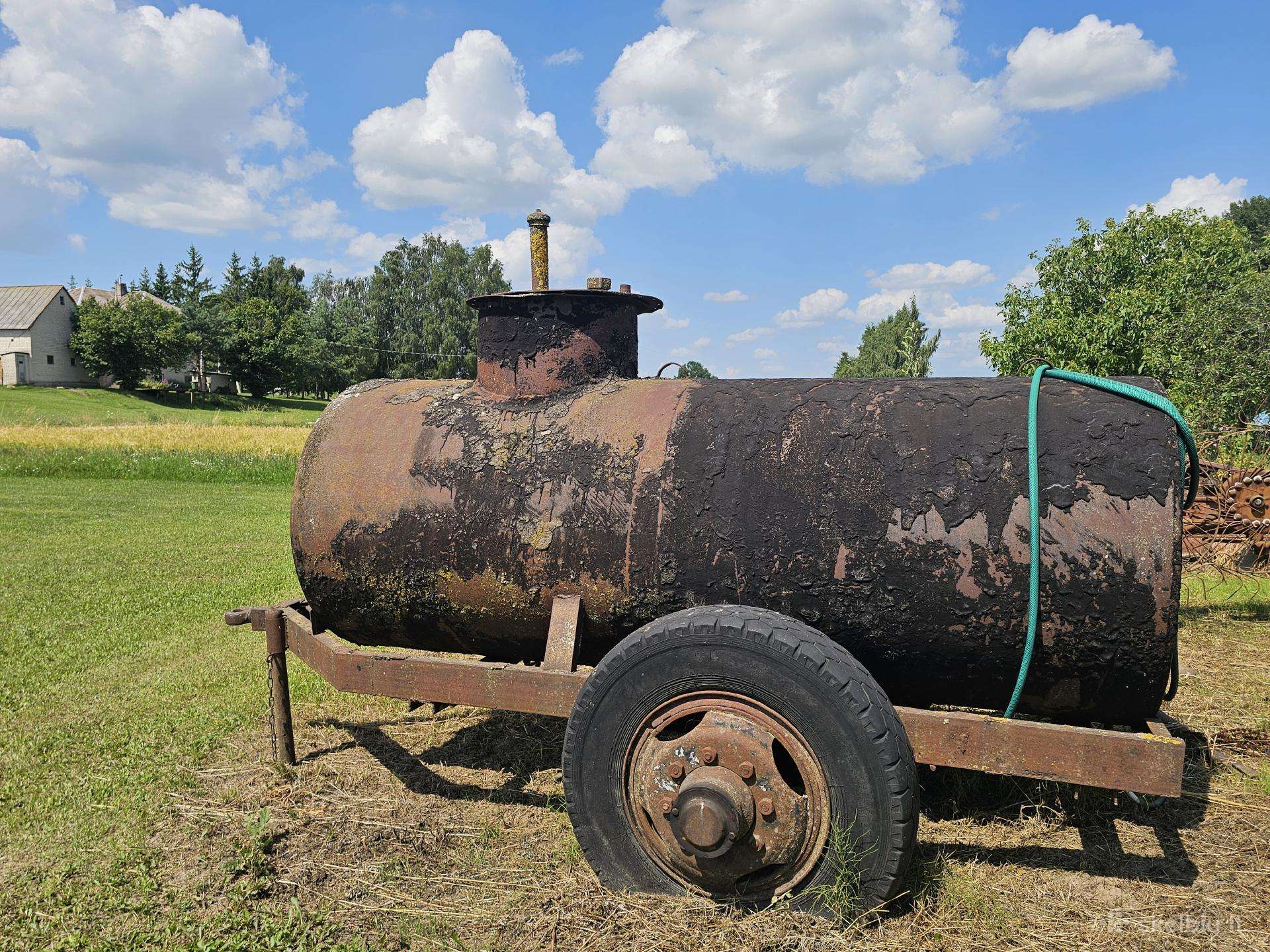 3tonų vandens bačka