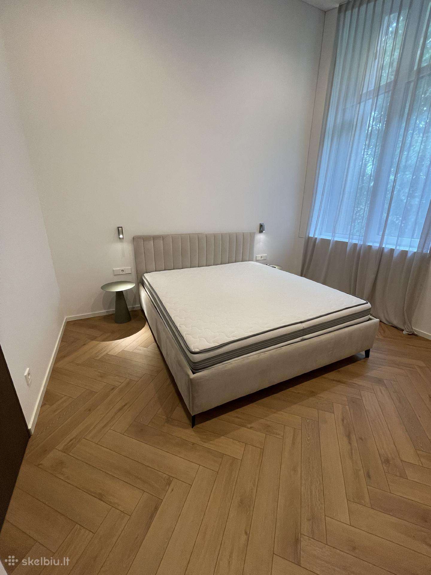 Dvigulė lova su labai geros kokybė čiužiniu