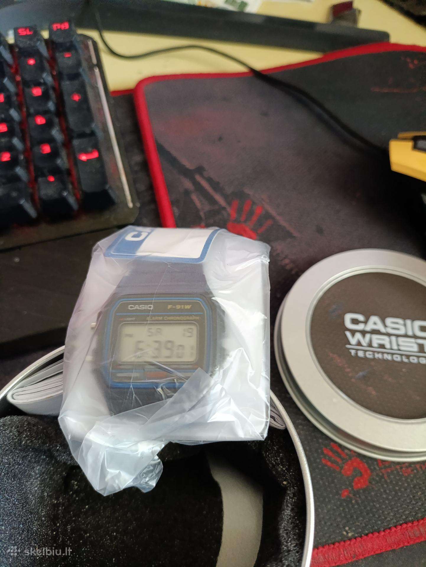 Casio F-91w serijos laikrodis - retro stačiakampis