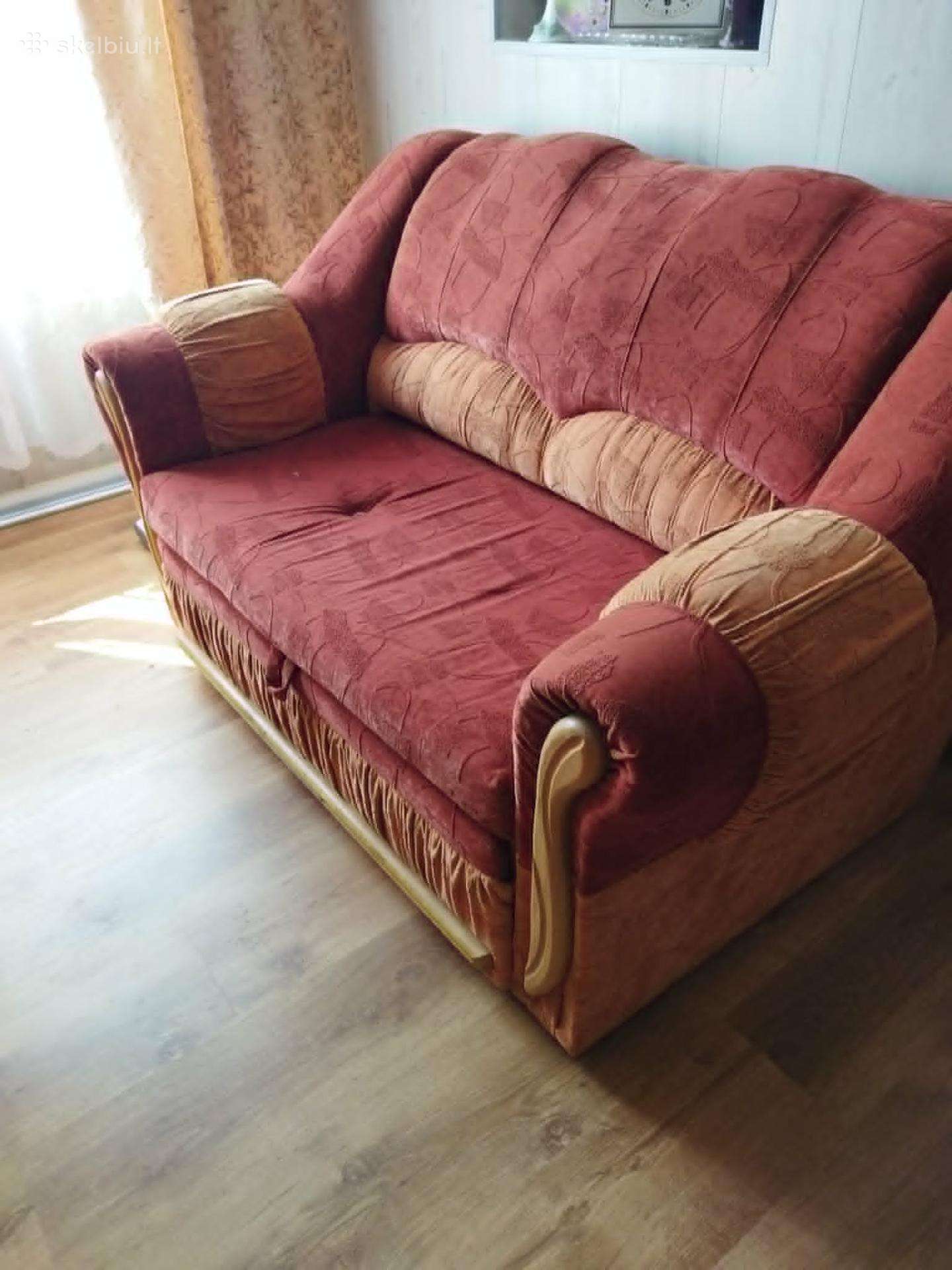 Maža sofa su miegama funkcija