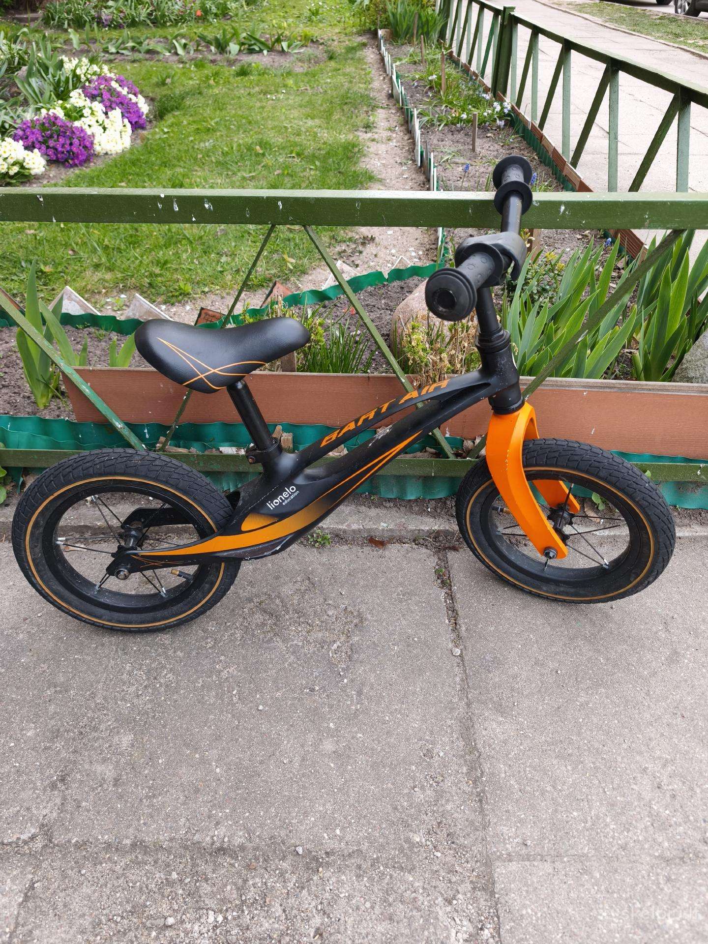 Vaikiškas balansinis dviratukas