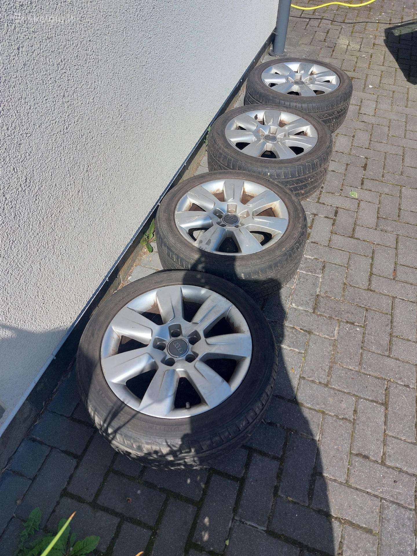 R17 Audi ratlankiai su padangomis